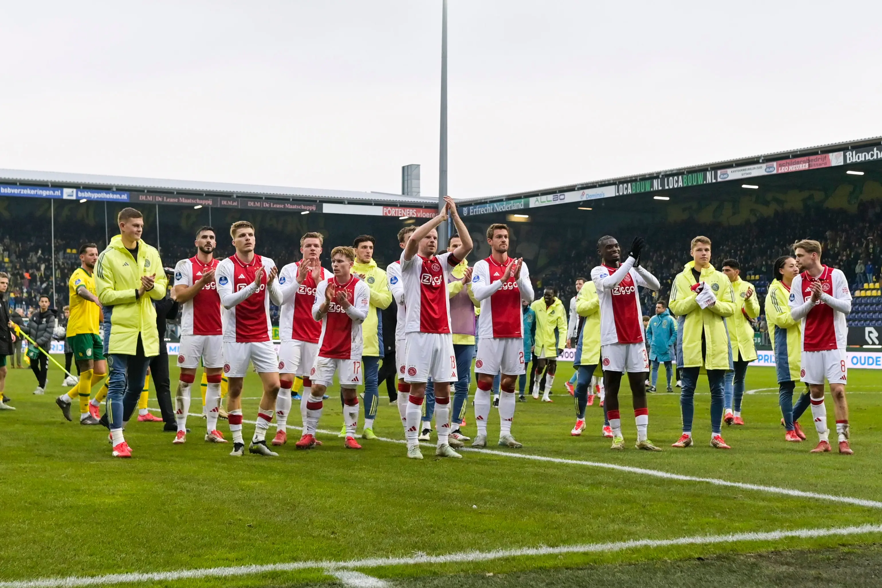 Stand Eredivisie: Ajax ziet PSV wederom punten morsen in titelstrijd
