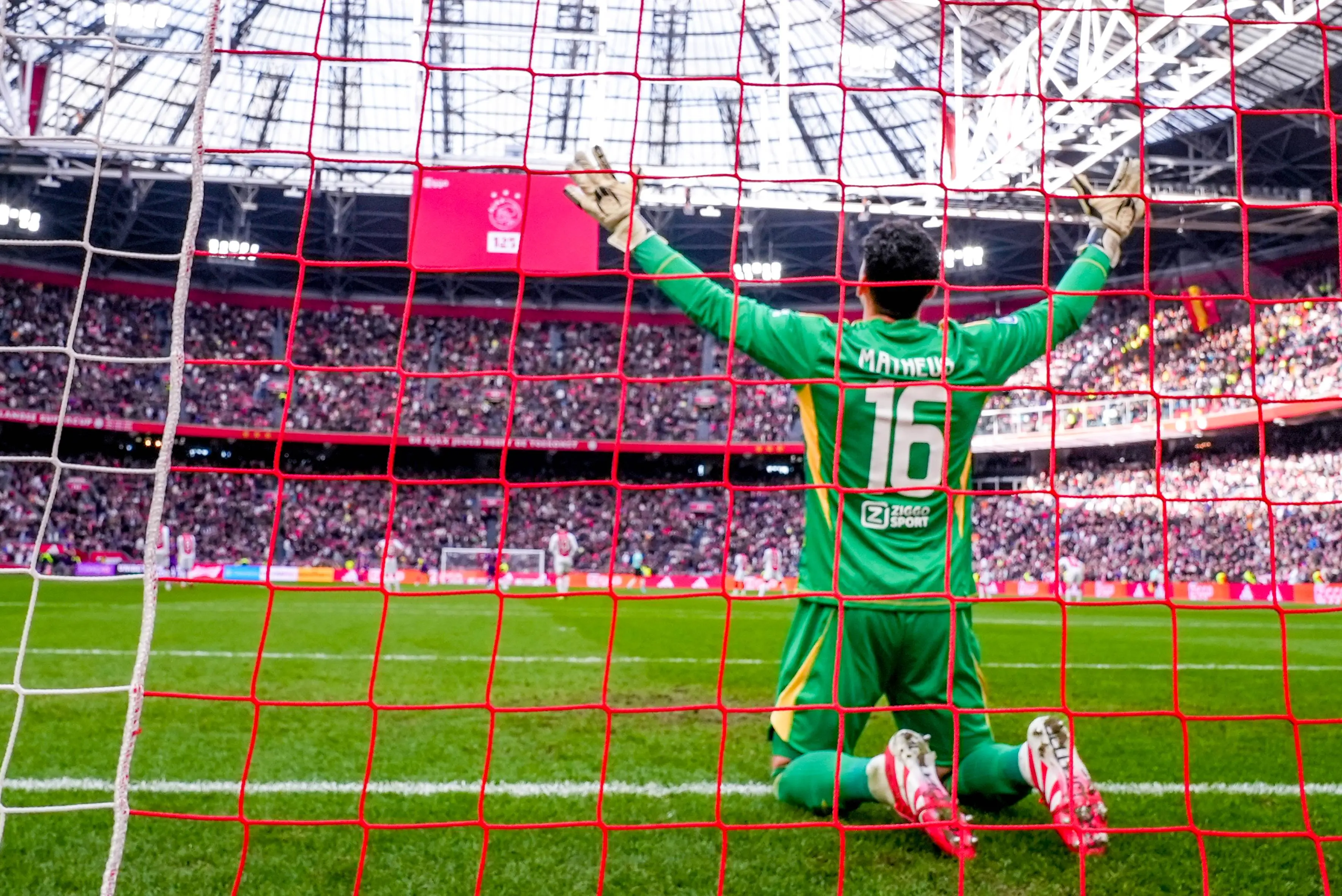 NB: 'Ik zou de koopoptie in contract Matheus blind lichten na dit optreden’
