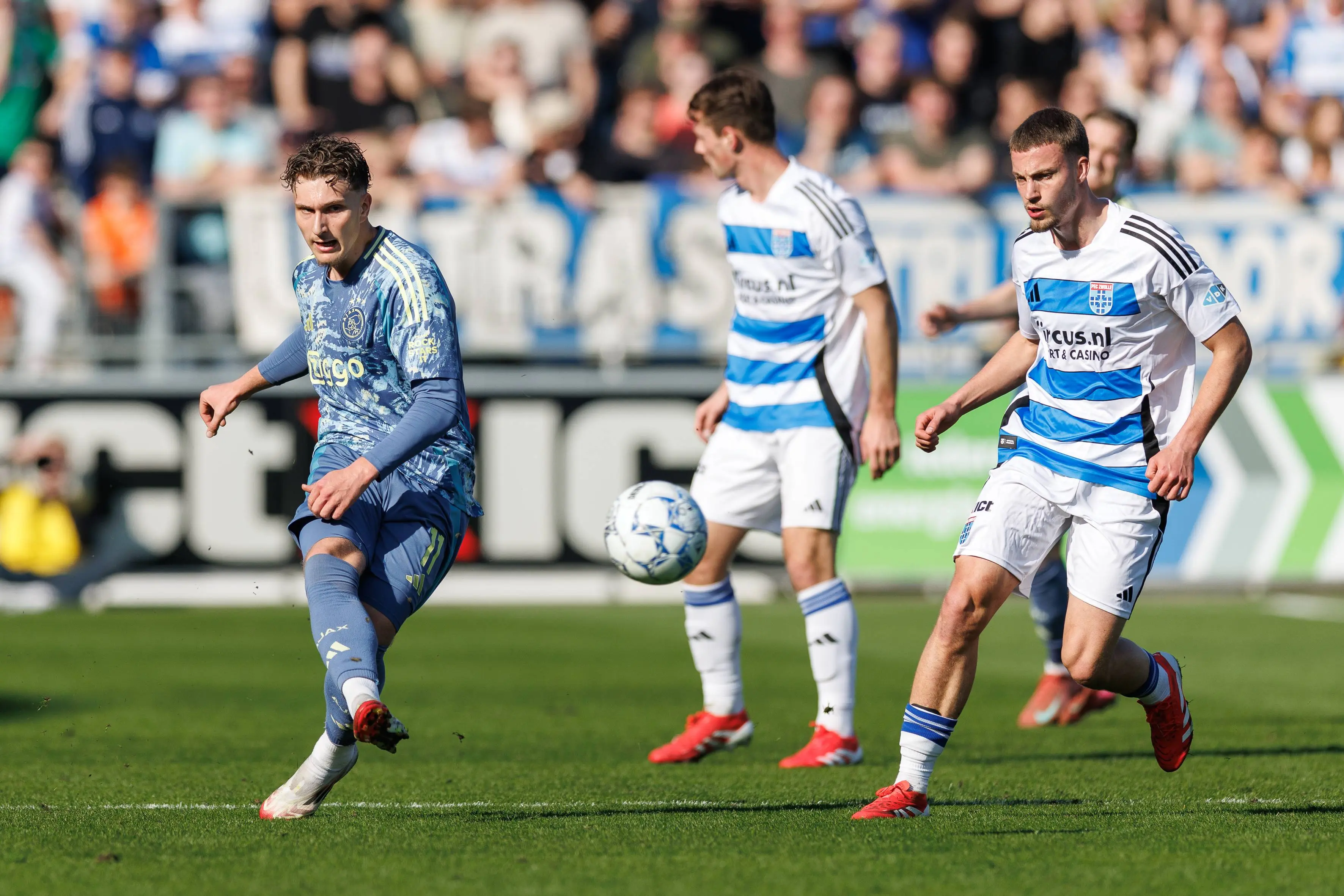 Rondom Ajax: Spaan niet te spreken over Belgisch duo: 'Zei ik niet dat Godts rijp was voor de reserves?'