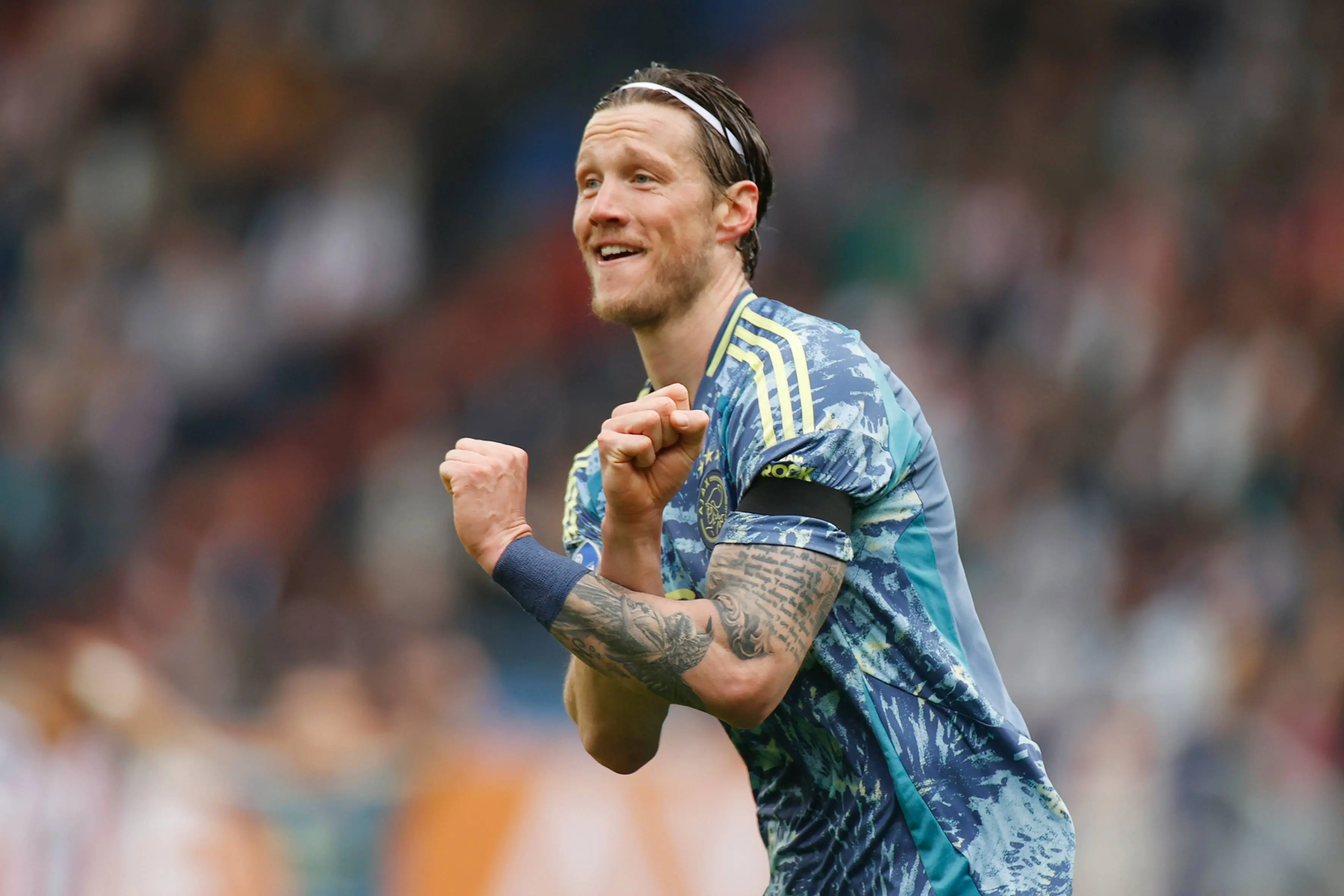 Weghorst geeft toe dat goal wat gelukkig was: 'Wilde hem er met binnenkant links hard in knallen'