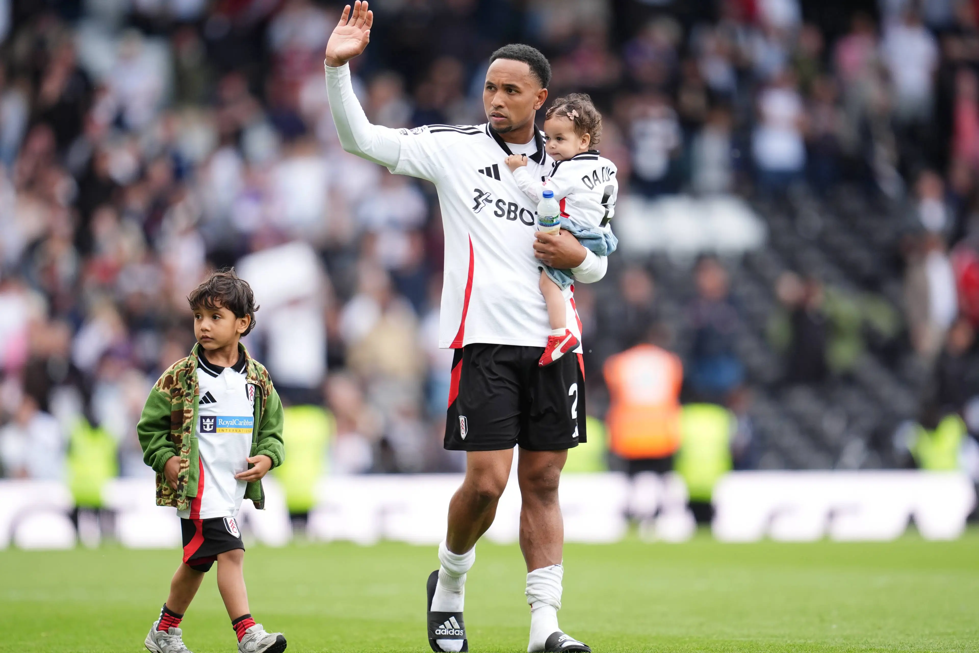 Fulham troeft Everton definitief af: Tete tekent nieuw contract in Londen