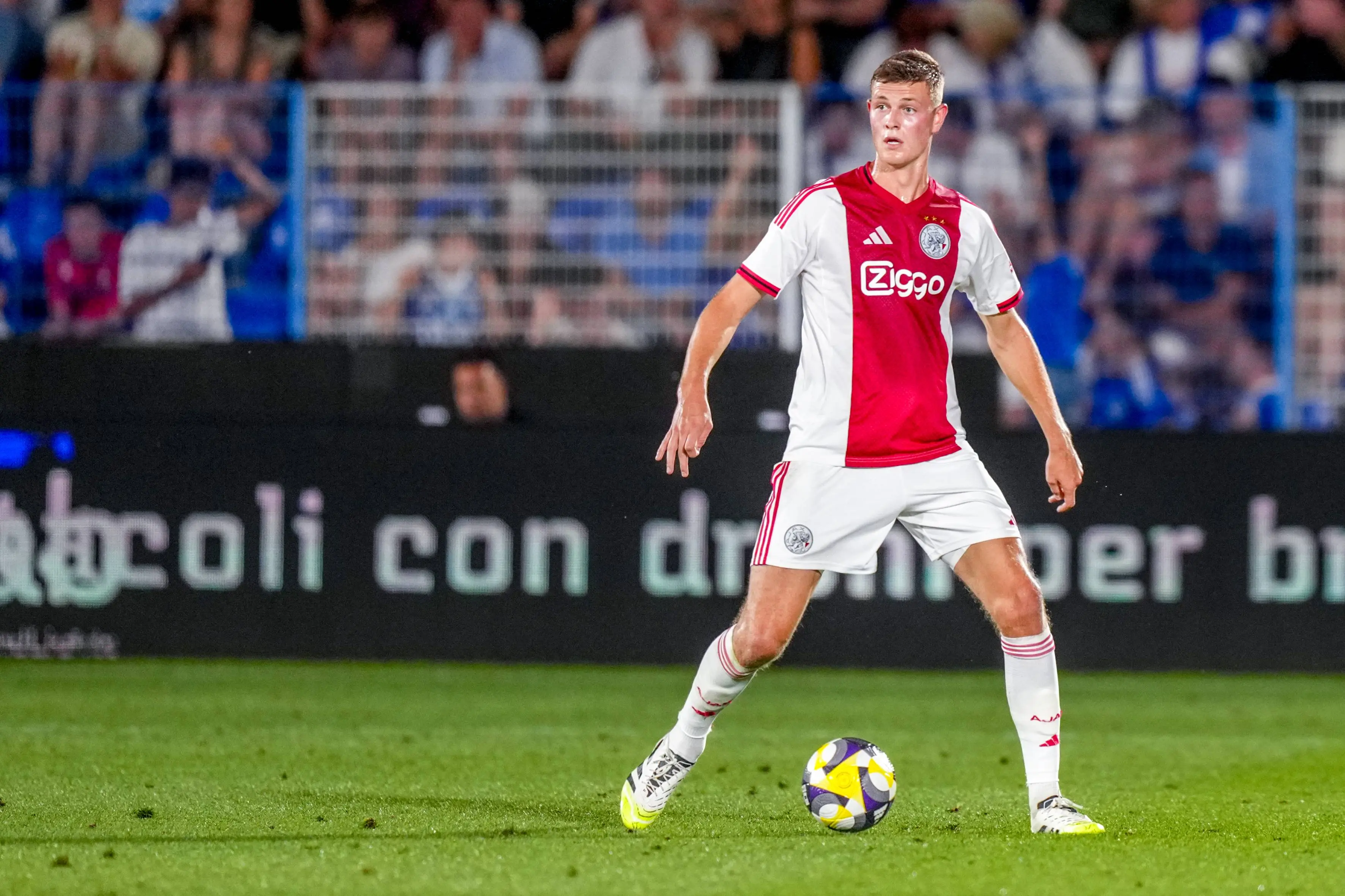 Rondom Ajax: Ajacieden melden zich op De Toekomst in aanloop naar nieuw seizoen