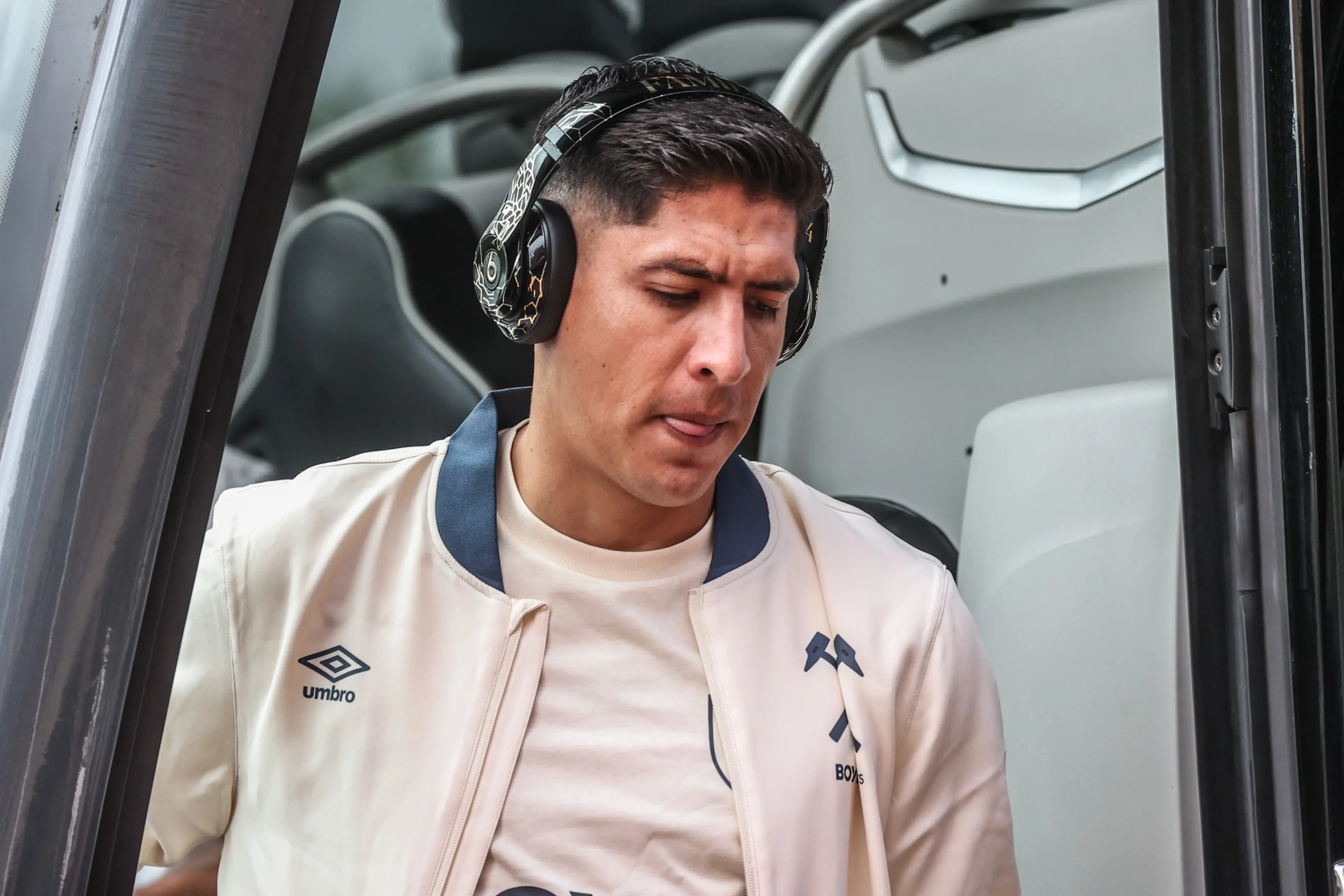 'Álvarez geldt als droomkandidaat voor zespositie; Ajax nog altijd niet concreet geworden voor Resink'