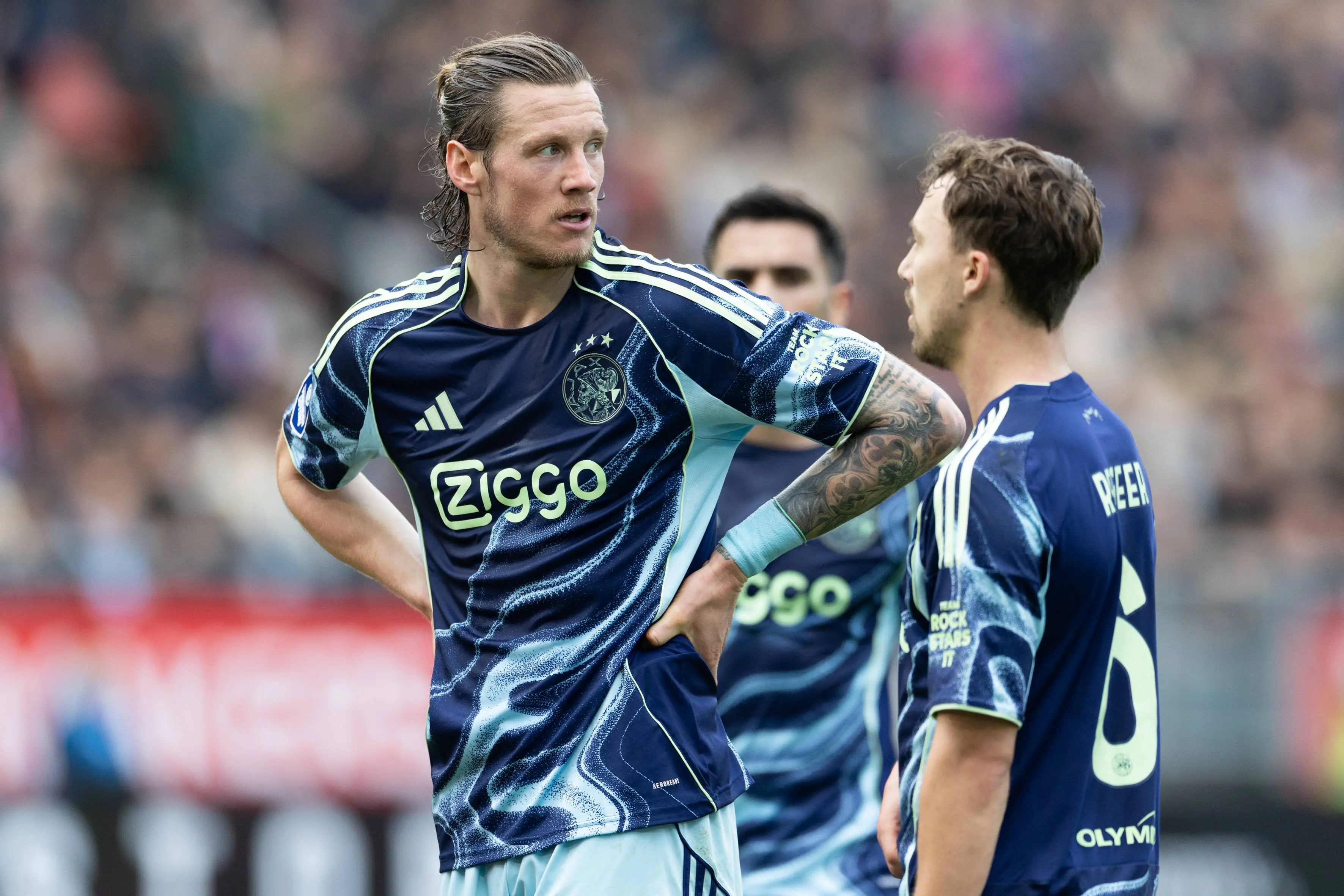 Aanvallend pover Ajax verliest mede door twee standaardsituaties in Utrecht