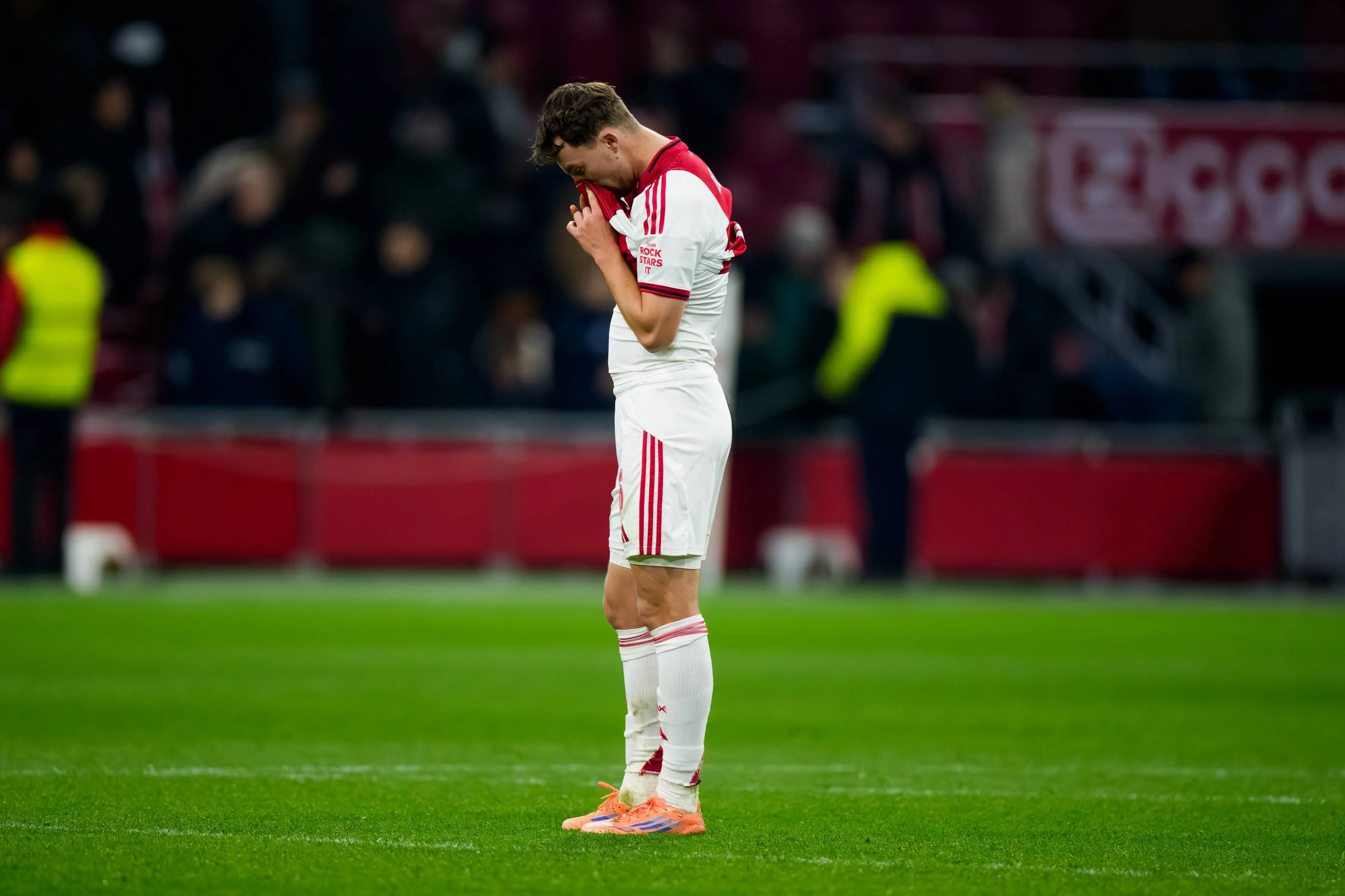 Ajax bereikt nieuwe ondergrens: 'Ajax is het spoor bijster en niemand weet de juiste weg'