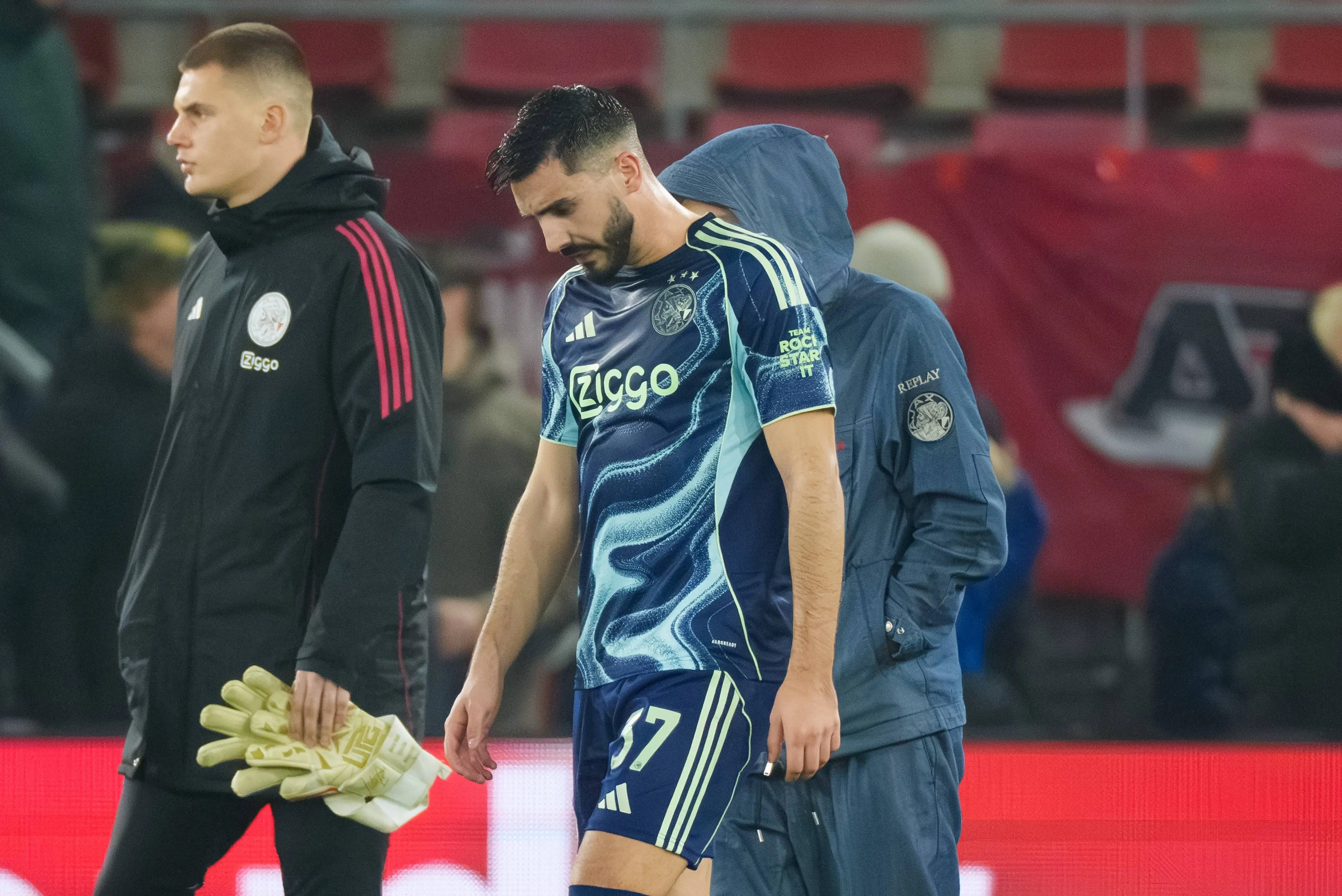 Ajax-verdediger hard op weg naar uitgang: 'Kans heel groot dat Sutalo verkocht gaat worden'