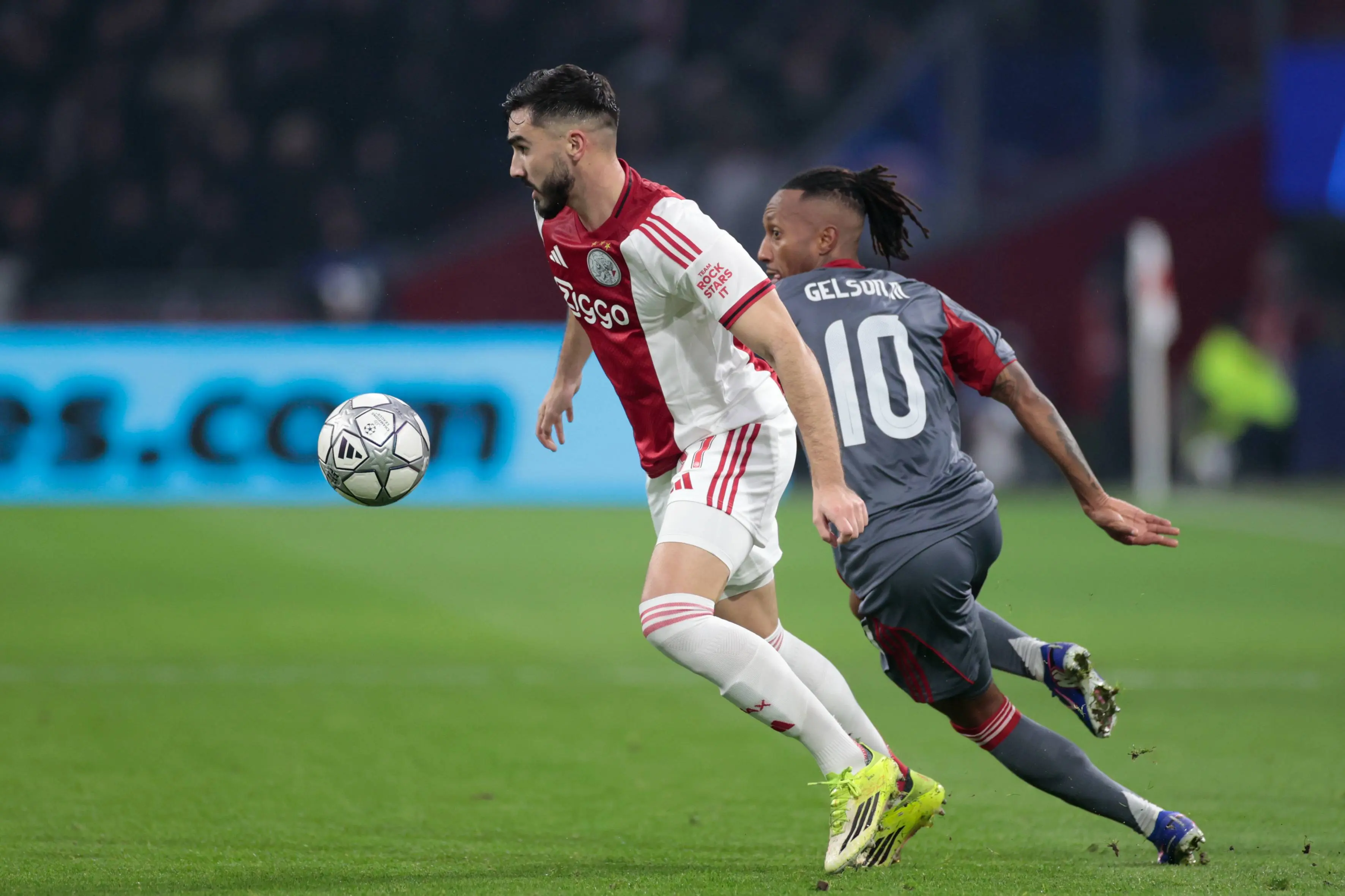 Sutalo maakt zeven coaches mee in honderd Ajax-duels: 'Het is een uitdaging'