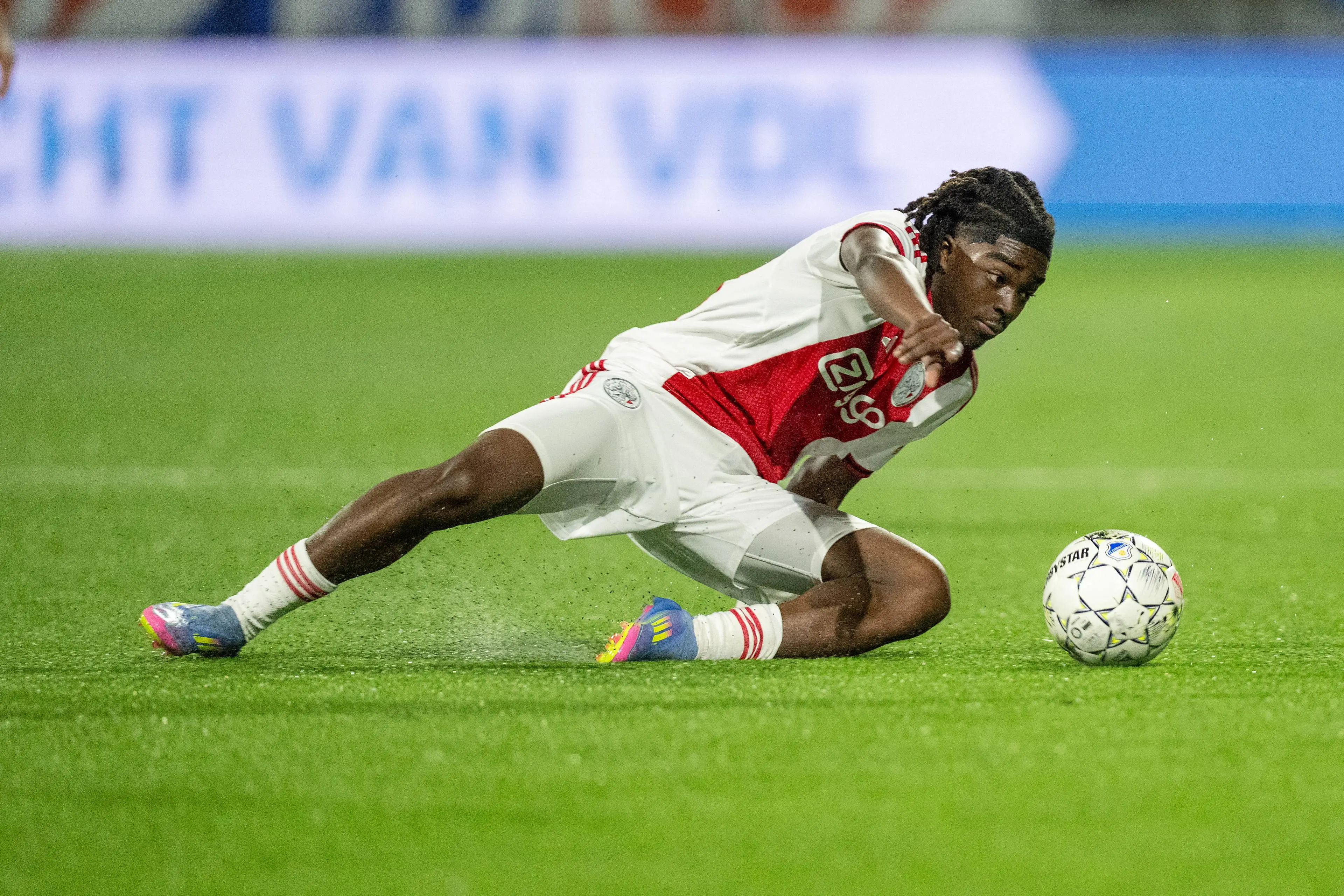 Ajax O19 verliest topper van PSV, O16 wint in doelpuntrijk duel wel van Eindhovenaren