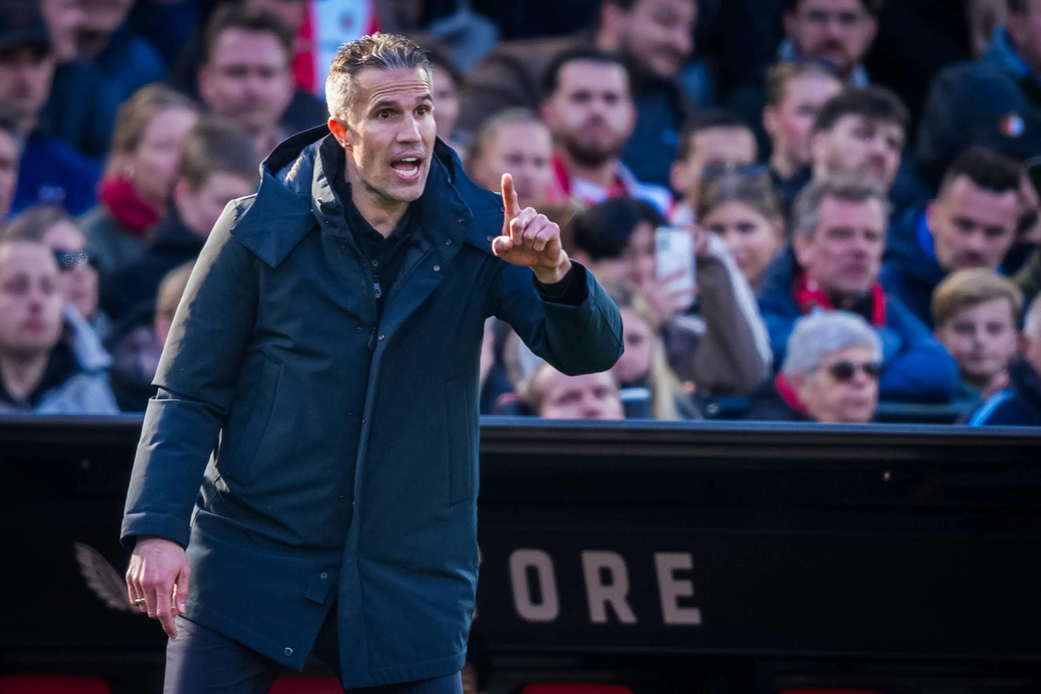 Feyenoord komt met de schrik vrij tegen Excelsior, FC Twente haakt niet aan bij Ajax