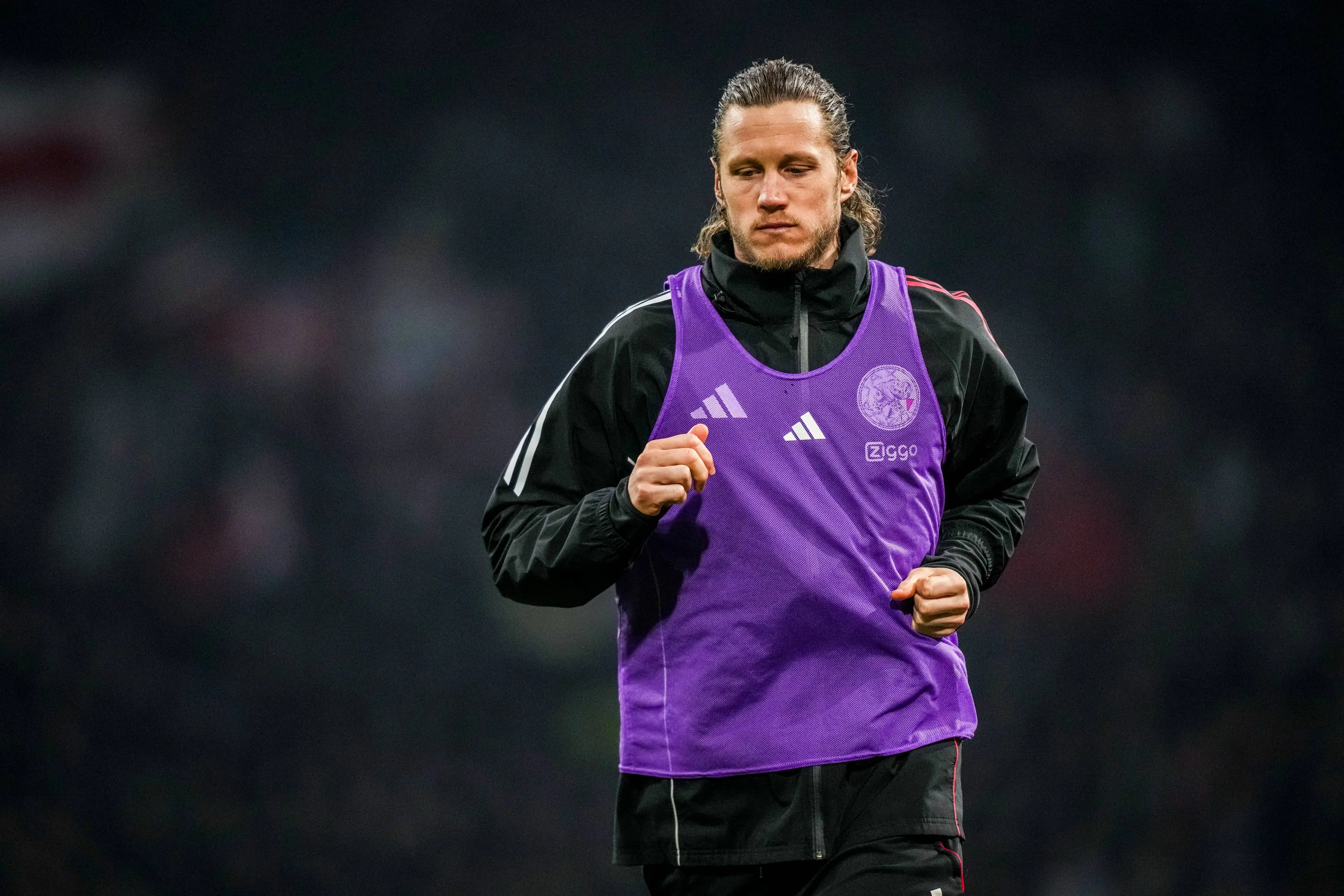 Weghorst bankzitter bij Ajax: 'Dolberg doet goede dingen voor het elftal'