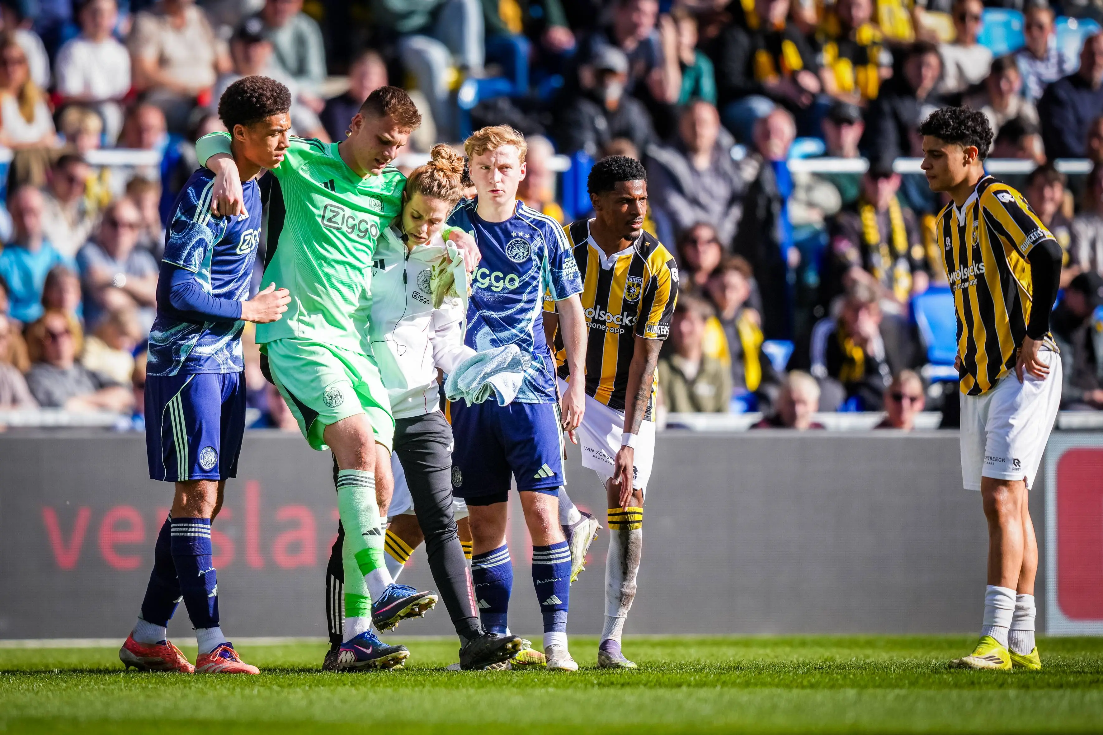 Ajax-goalie Heerkens wacht enkeloperatie en mist einde van seizoen