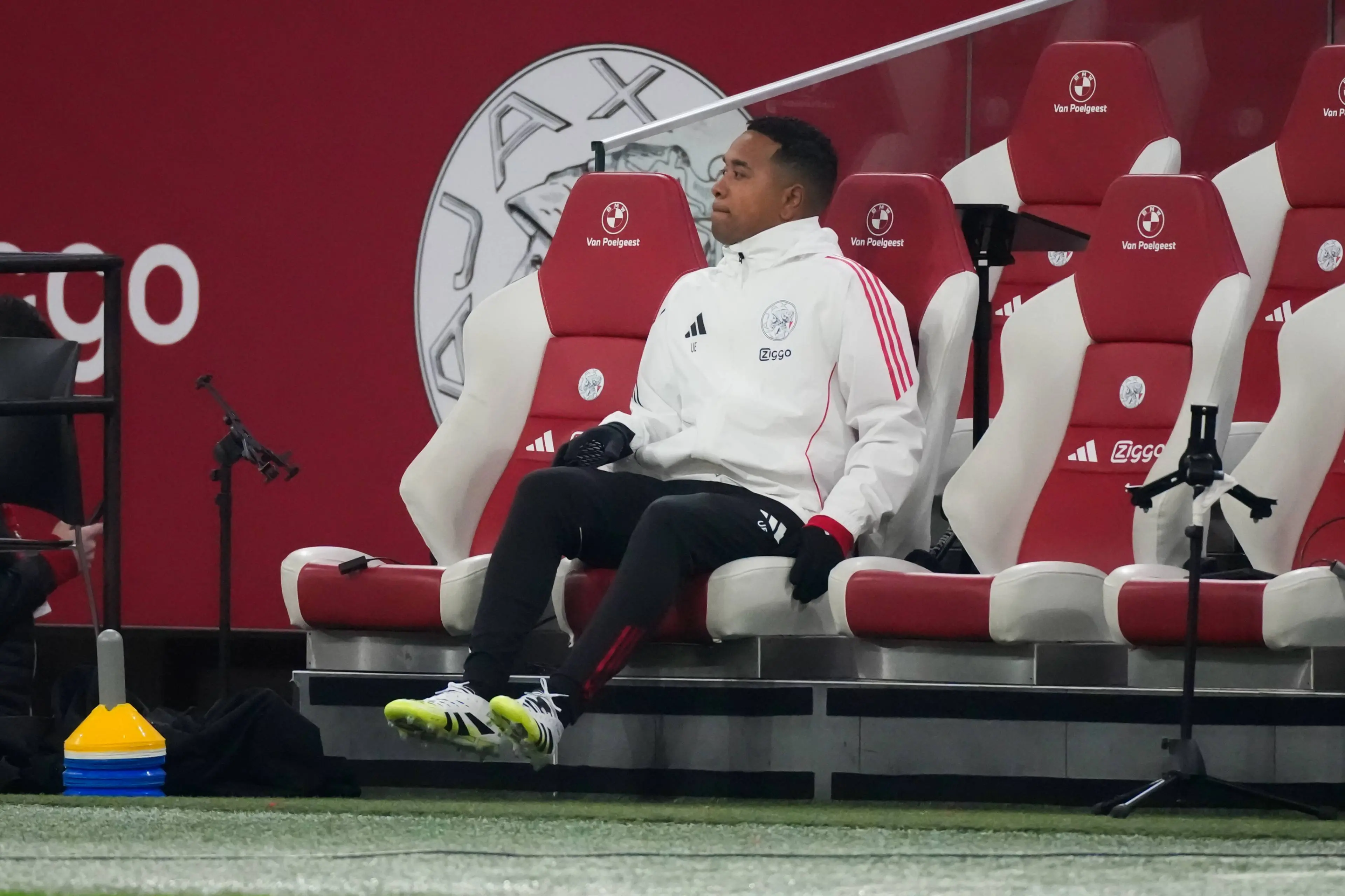 Rondom Ajax: Emanuelson verwacht dinsdag duidelijkheid over toekomst bij Ajax