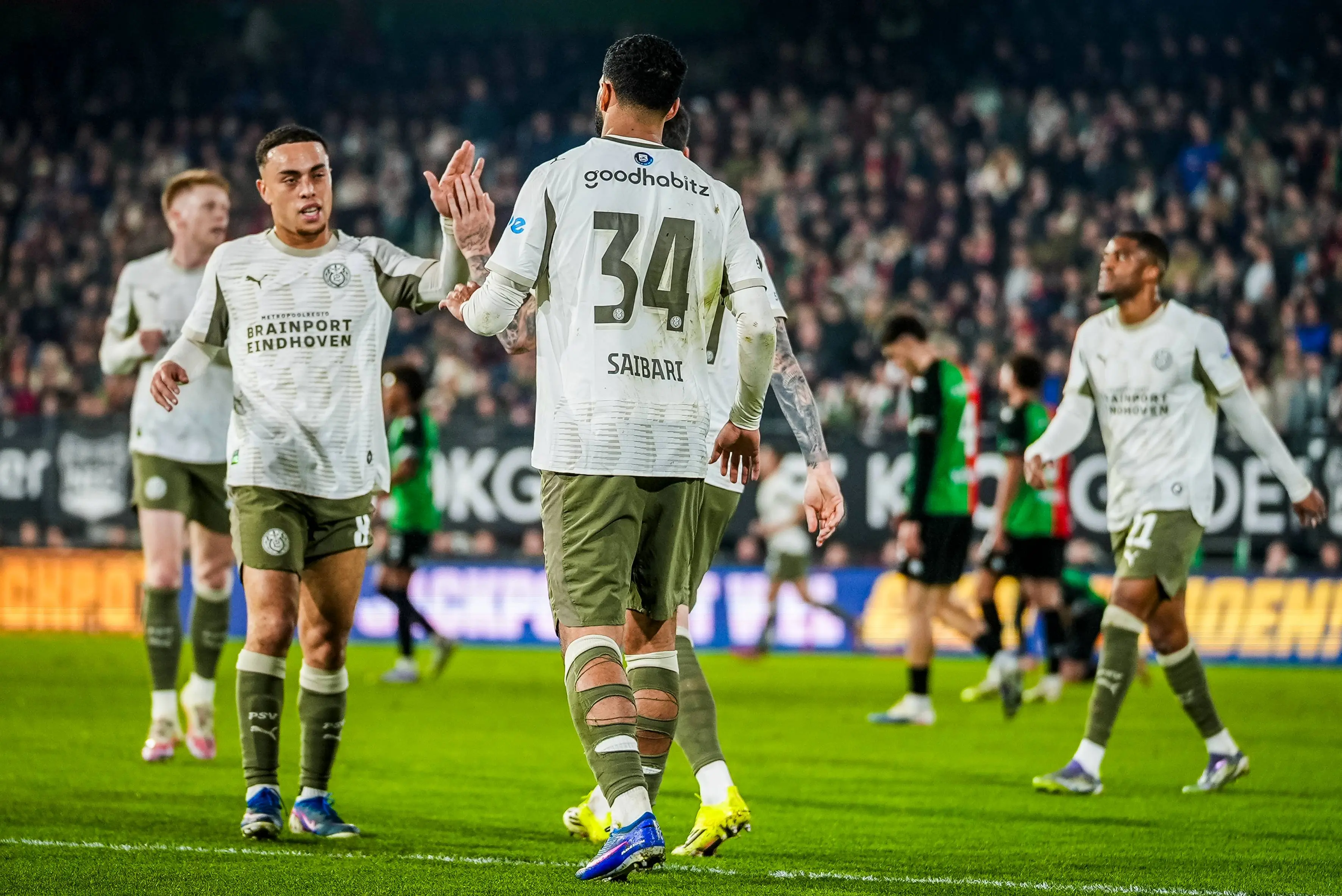 Rondom Ajax: Ajax verrast Mister Ajax met speciaal eerbetoon op 88ste verjaardag