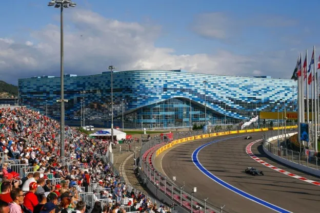 Ondertussen in de F1 | Garages in Sochi volledig overstroomd