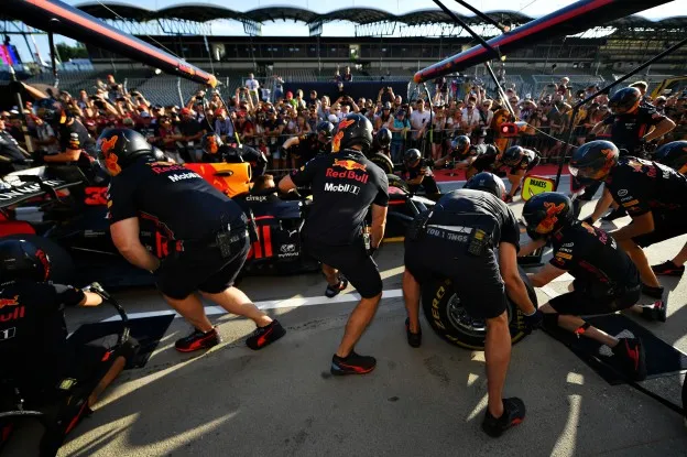 Red Bull Racing pitcrew