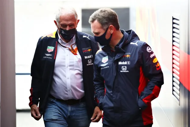 Marko vol ongeloof: 'Mercedes beweert dat Verstappen Hamiltons vleugel beschadigd heeft'
