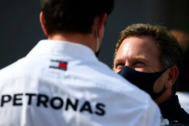 Horner: 'Het zou heel dom zijn om Mercedes te onderschatten'
