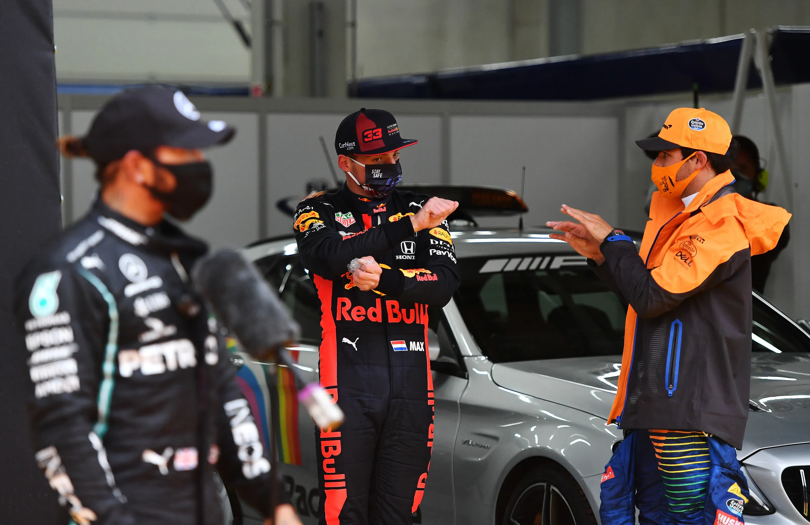 Sainz verkiest Hamilton boven Verstappen: 'Hij is één van de grootste coureurs ooit'