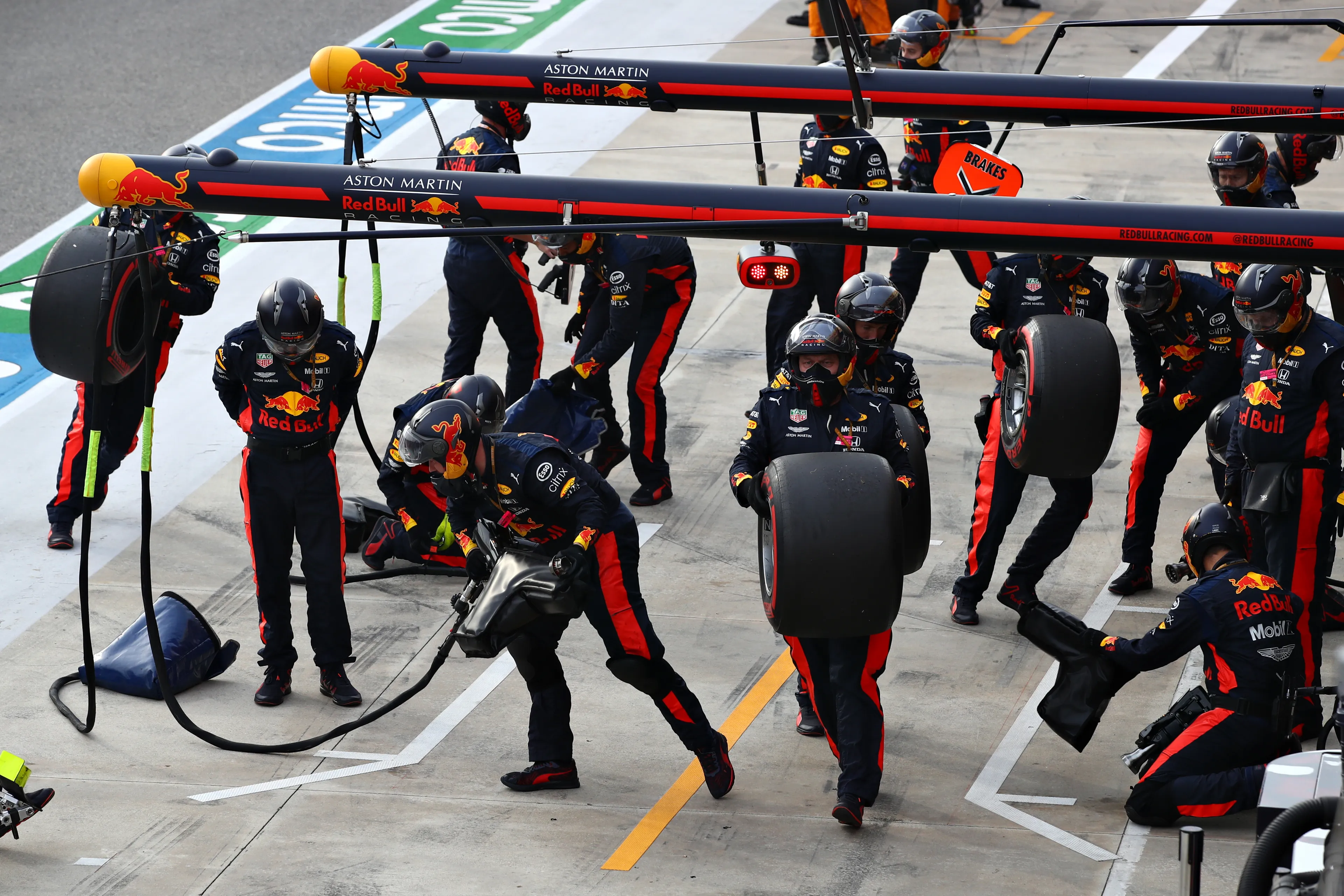 Waarom de klapband van Verstappen op Imola een geluk bij een ongeluk was voor Pirelli