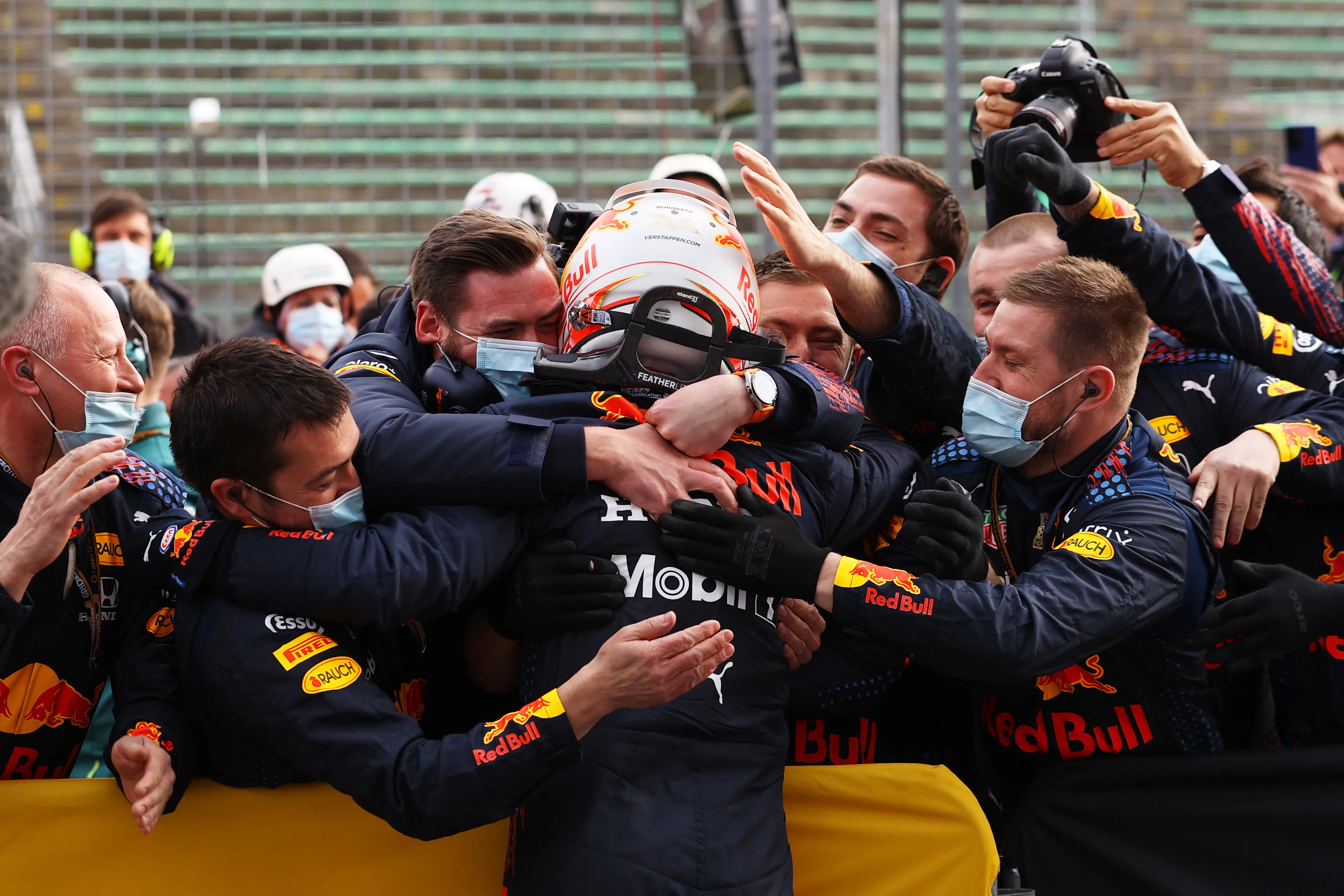 Coronel legt uit: dit was waarom Verstappen op Imola in een andere versnelling startte dan Perez