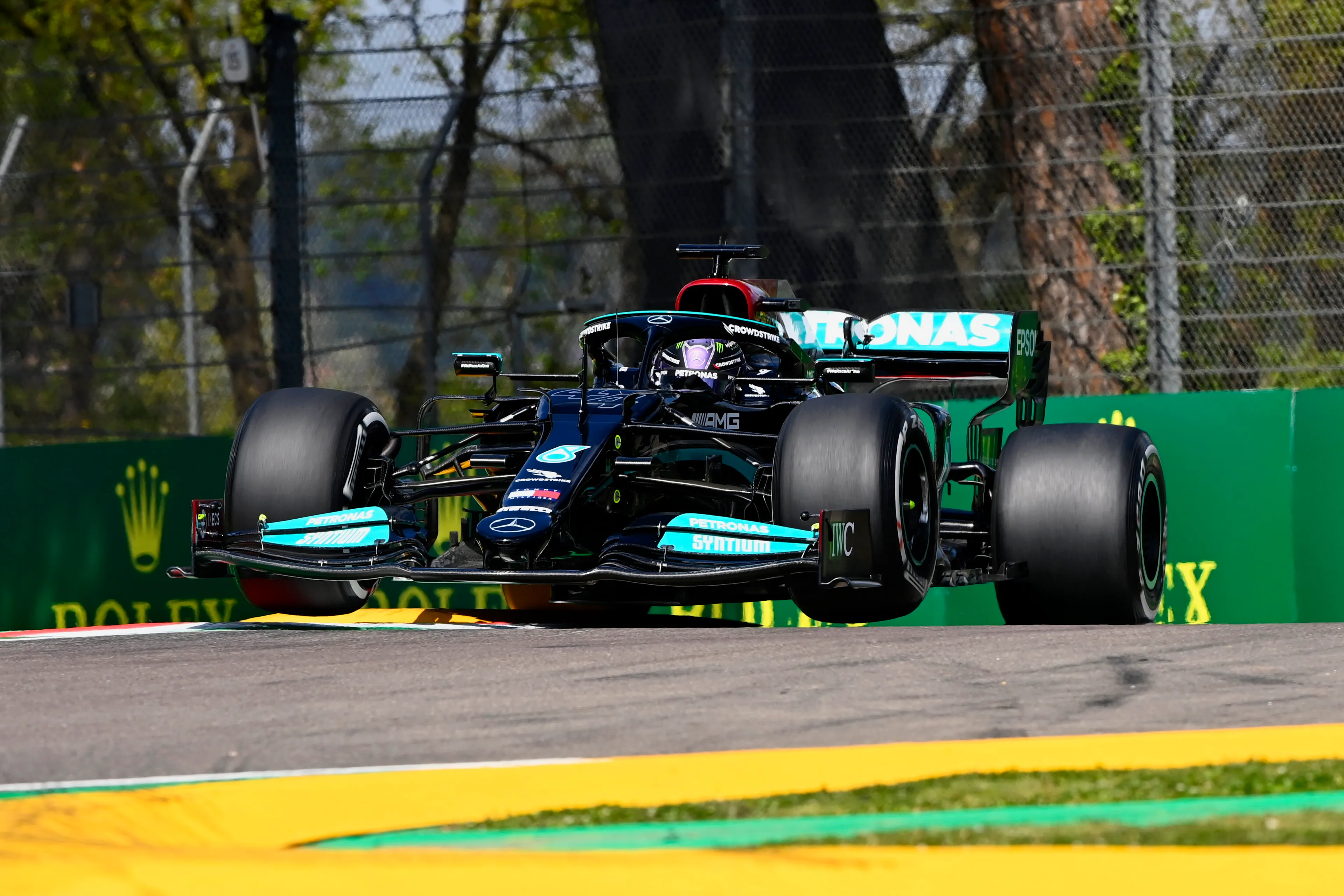 Hoofdengineer Mercedes: 'Zonder schade hield Hamilton Verstappen bij'