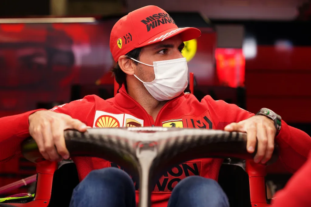 Sainz kwalificeert opnieuw achter Leclerc: 'Verbetering niet mogelijk door kleine foutjes'