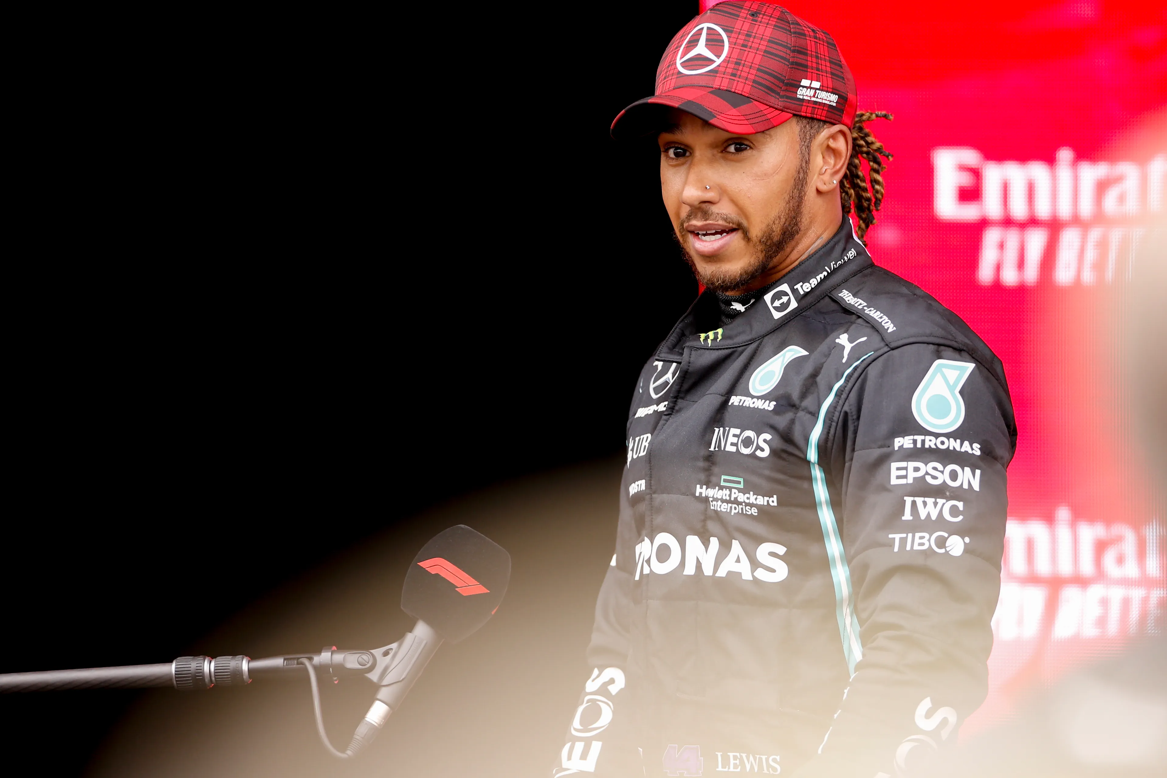 Hamilton laat hoofd hangen: 'Max kan gewoon naar de overwinning cruisen'