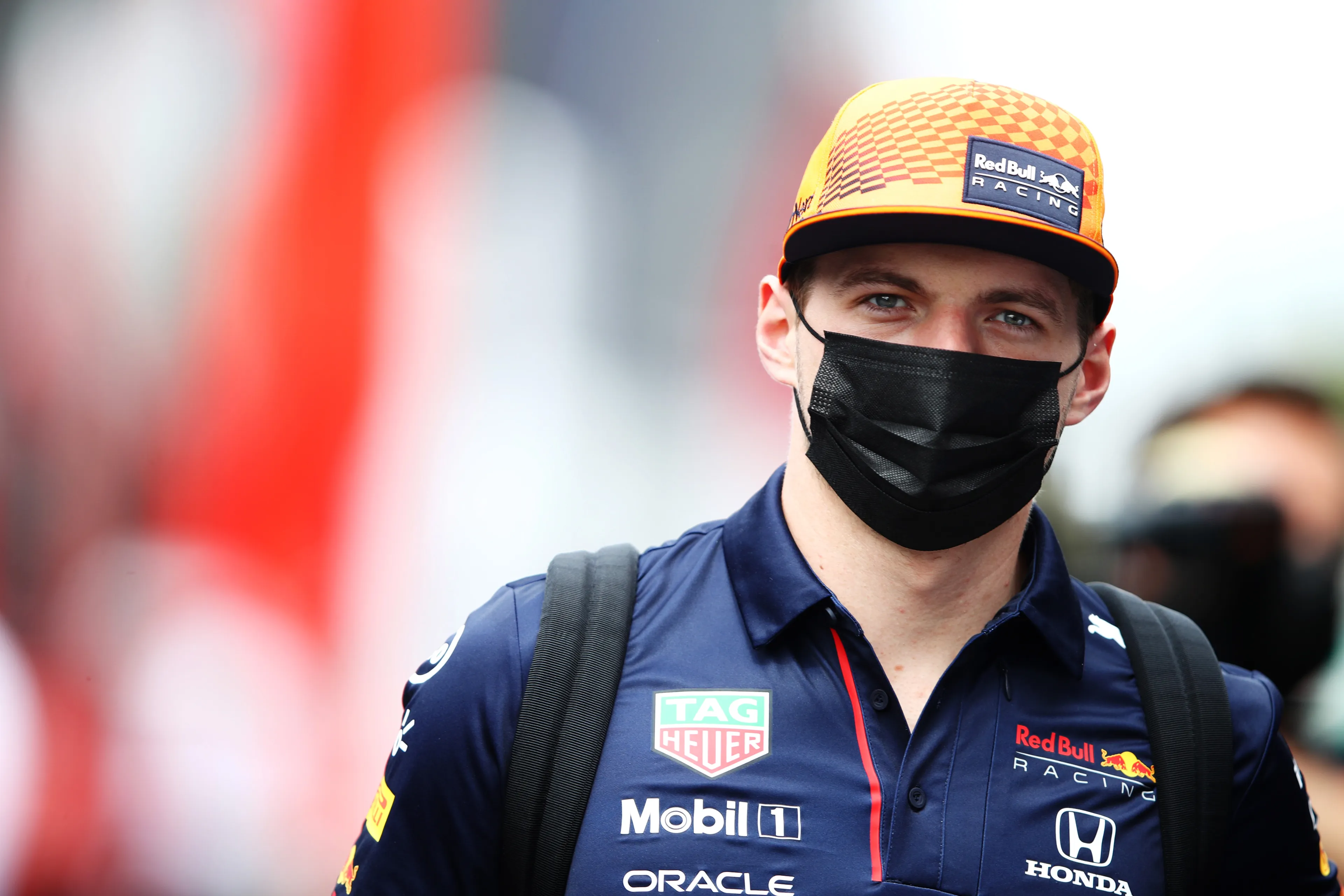 Verstappen aangeslagen na Baku-ongeluk: 'Dan lag ik misschien wel in het ziekenhuis'