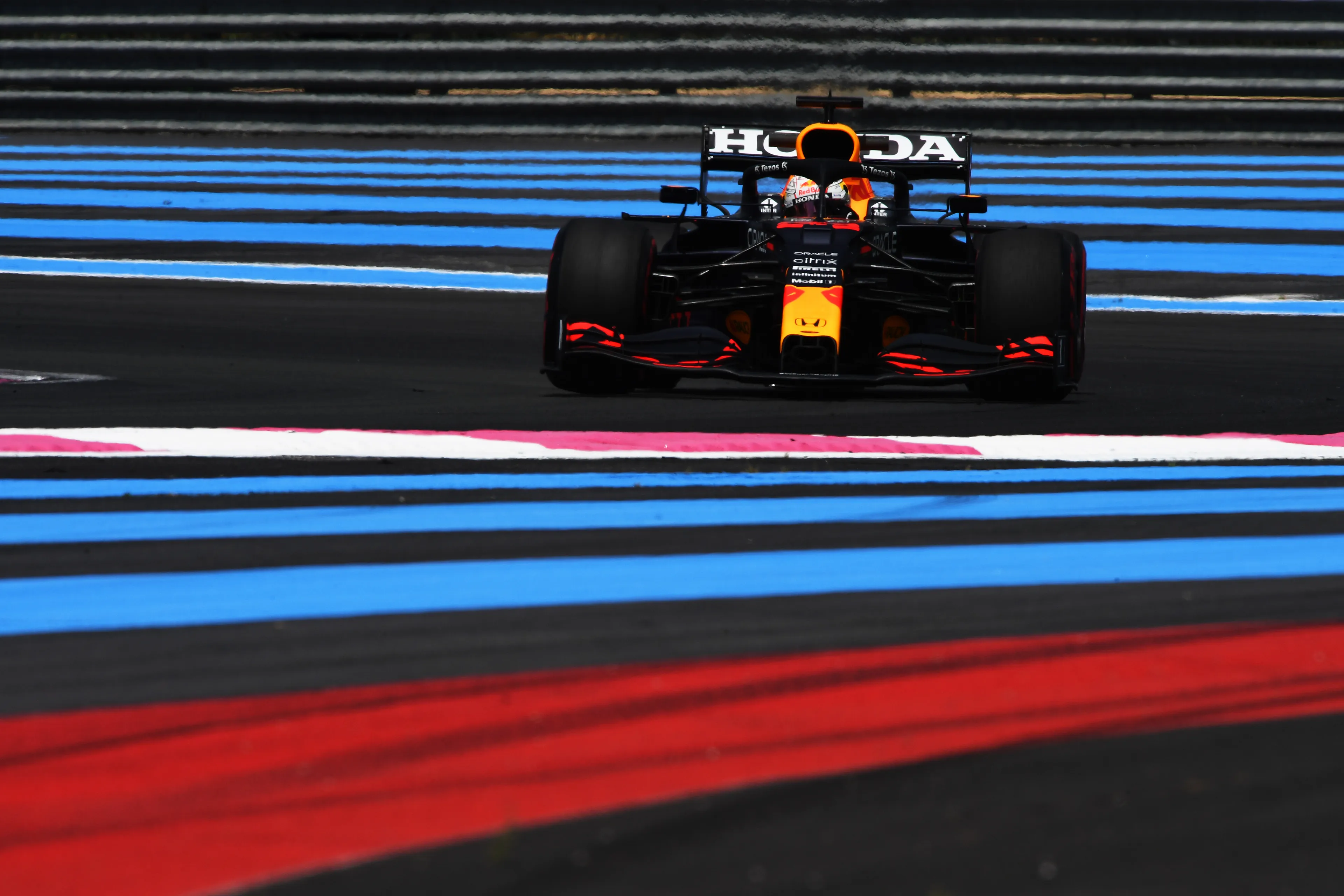 Verstappen bezorgt Red Bull eerste poleposition in Frankrijk, Hamilton vanaf P2