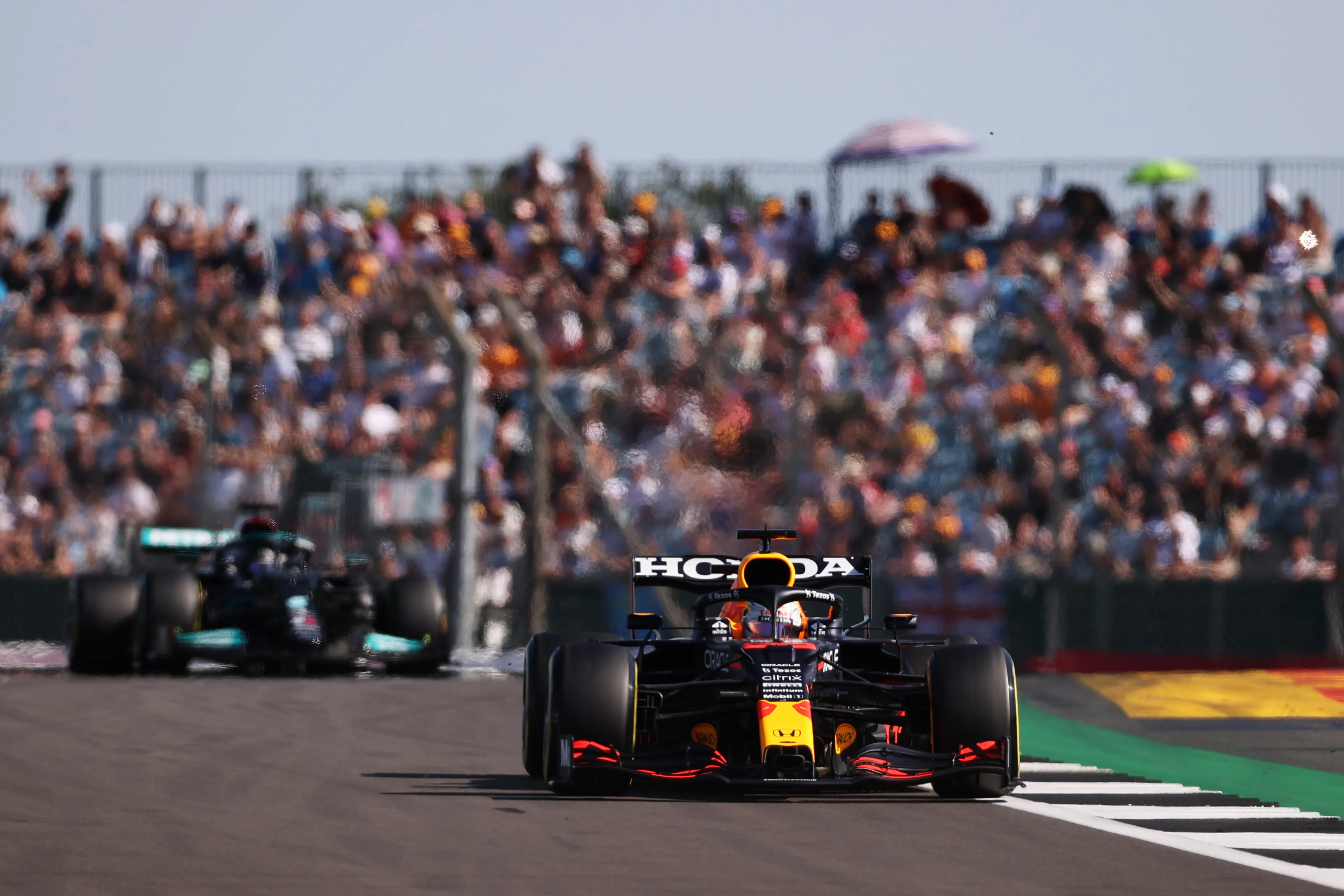 Waarom inhaalacties in Copse wél kunnen, maar die van Hamilton op Verstappen flopte