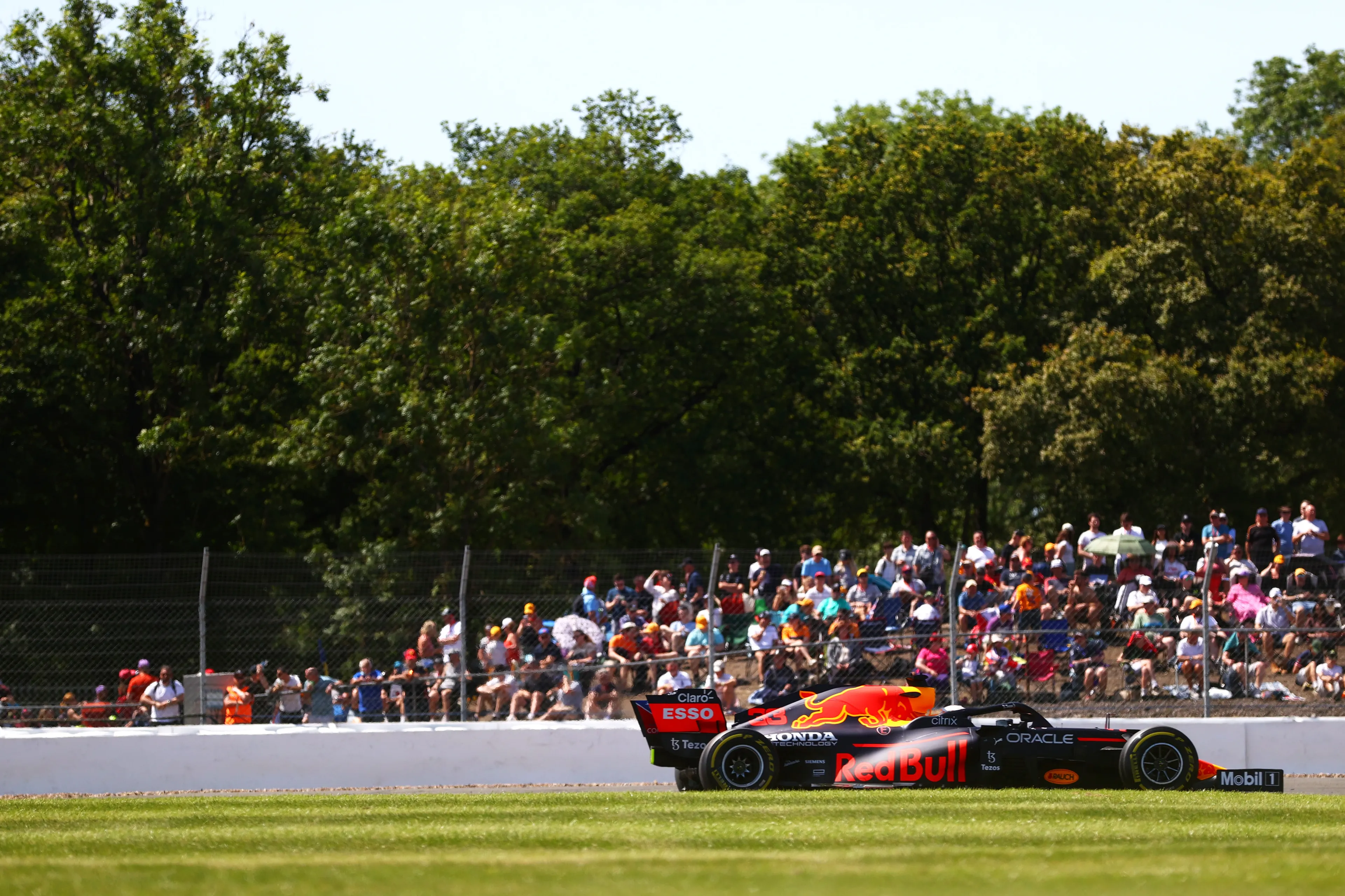 Chandhok analyseert: 'Het voordeel ligt na bocht 1 al bij Verstappen'