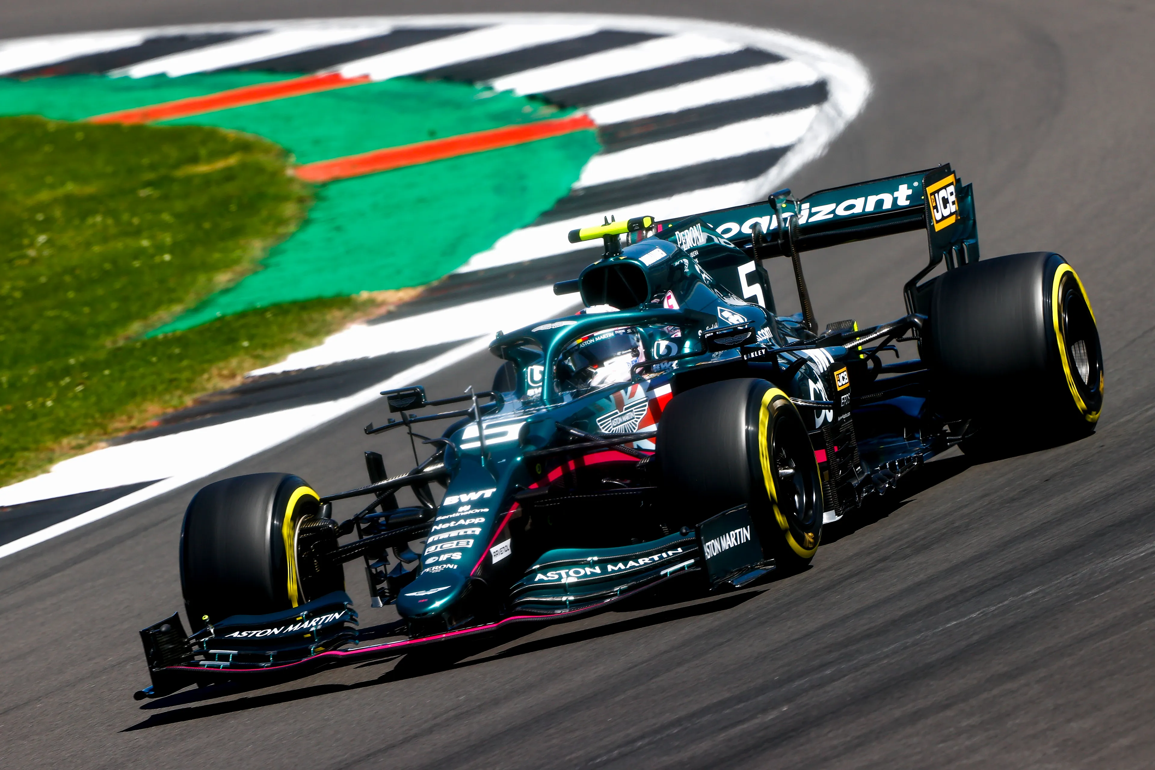 Aston Martin volgt voorbeeld Haas en Red Bull niet: renstal lanceert echte AMR22