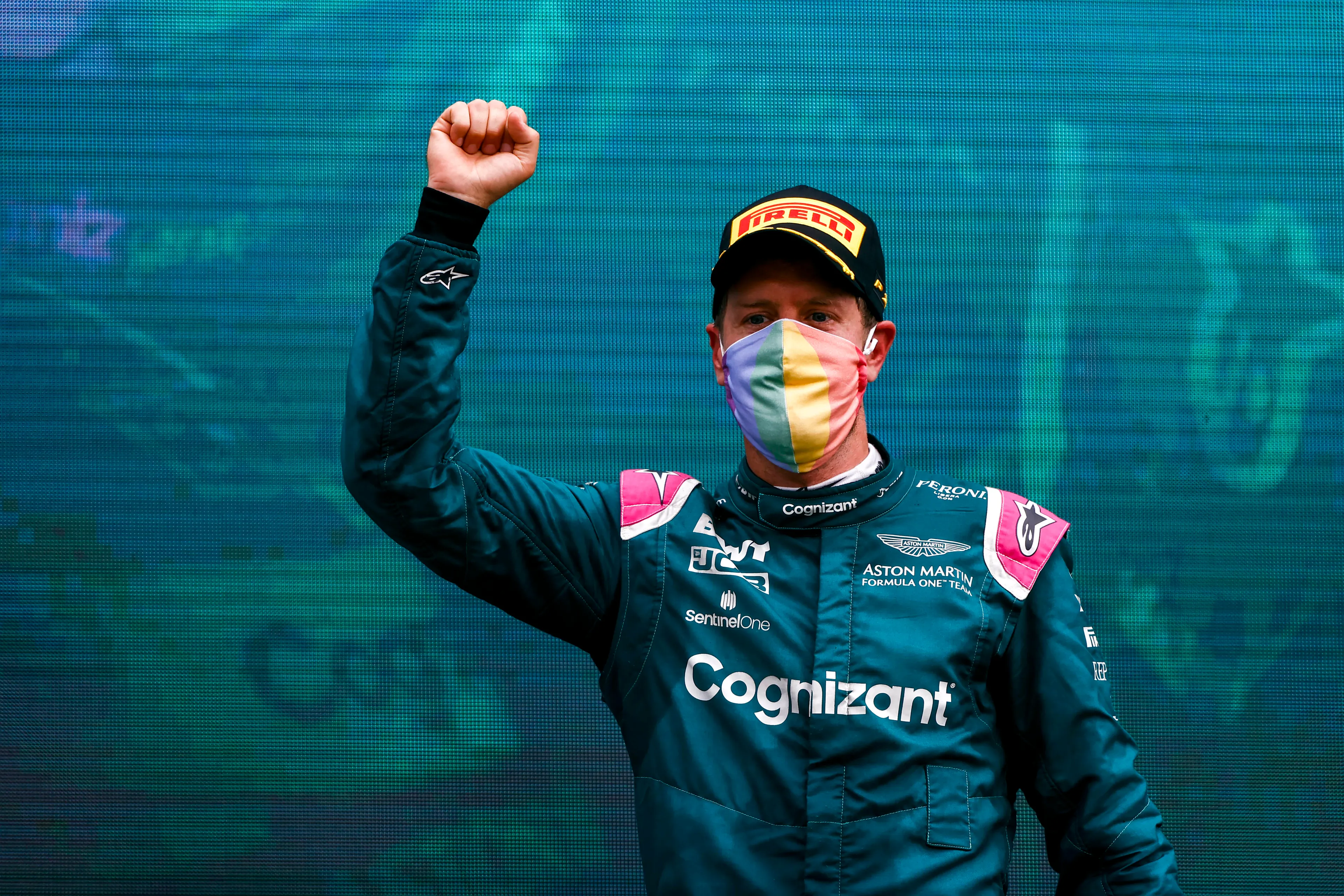 Sebastian Vettel Aston Martin mondkapje