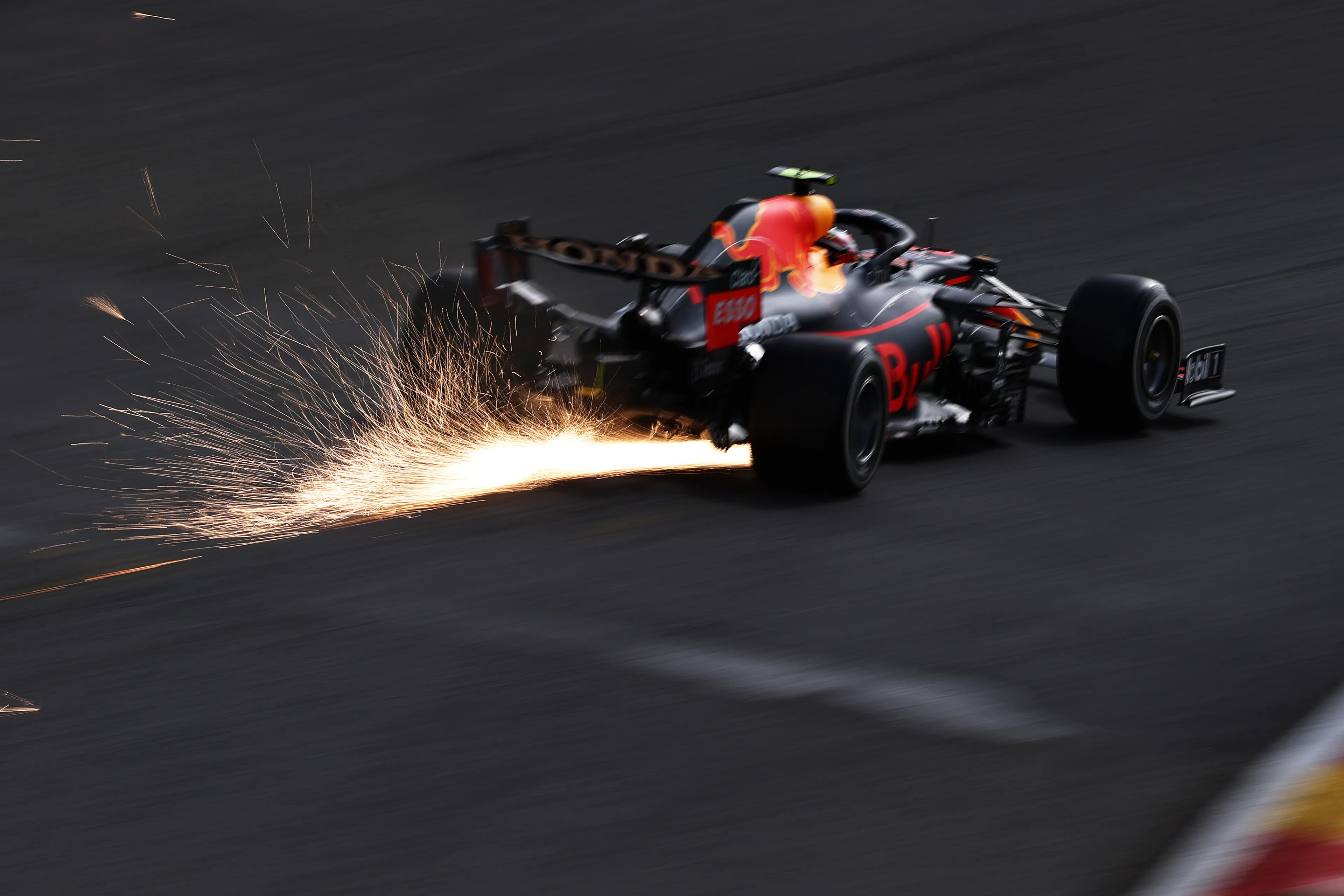 Verstappen heeft beste papieren in handen voor kwalificatie, voordeel Mercedes in race