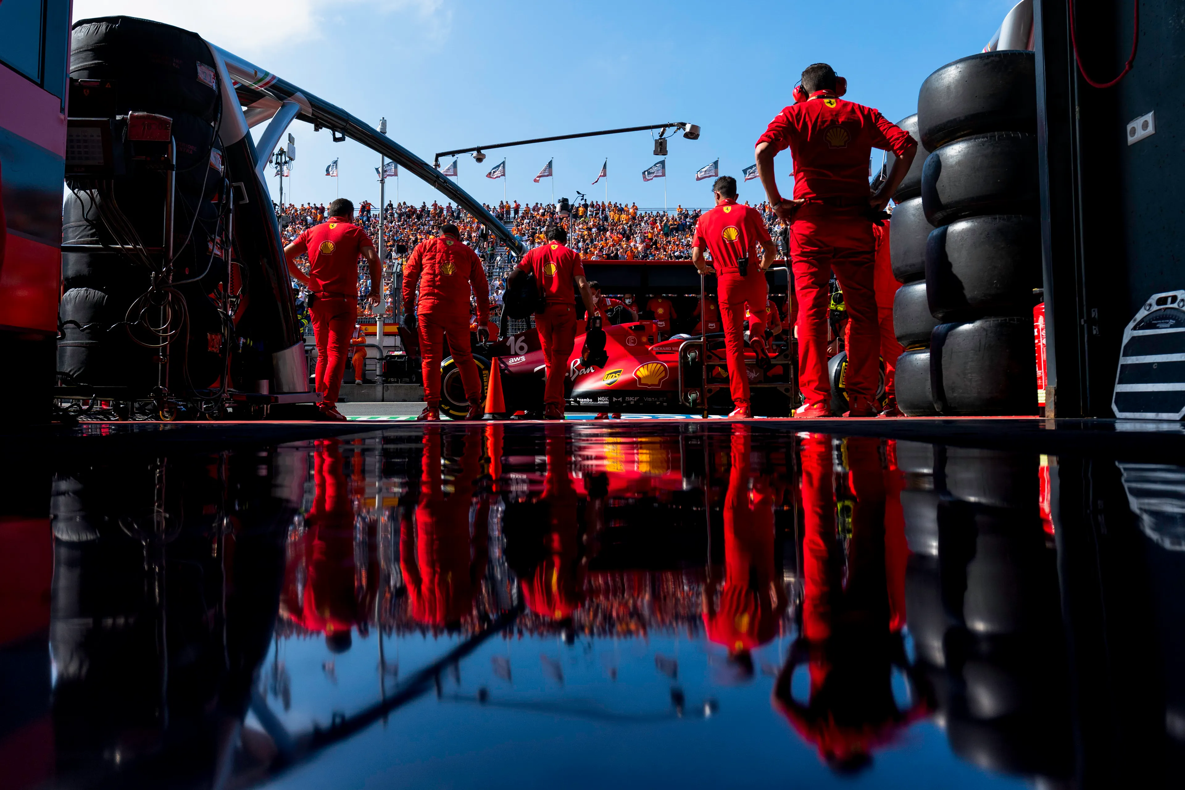 ferrari pitlane pit stop zandvoort dutch gp