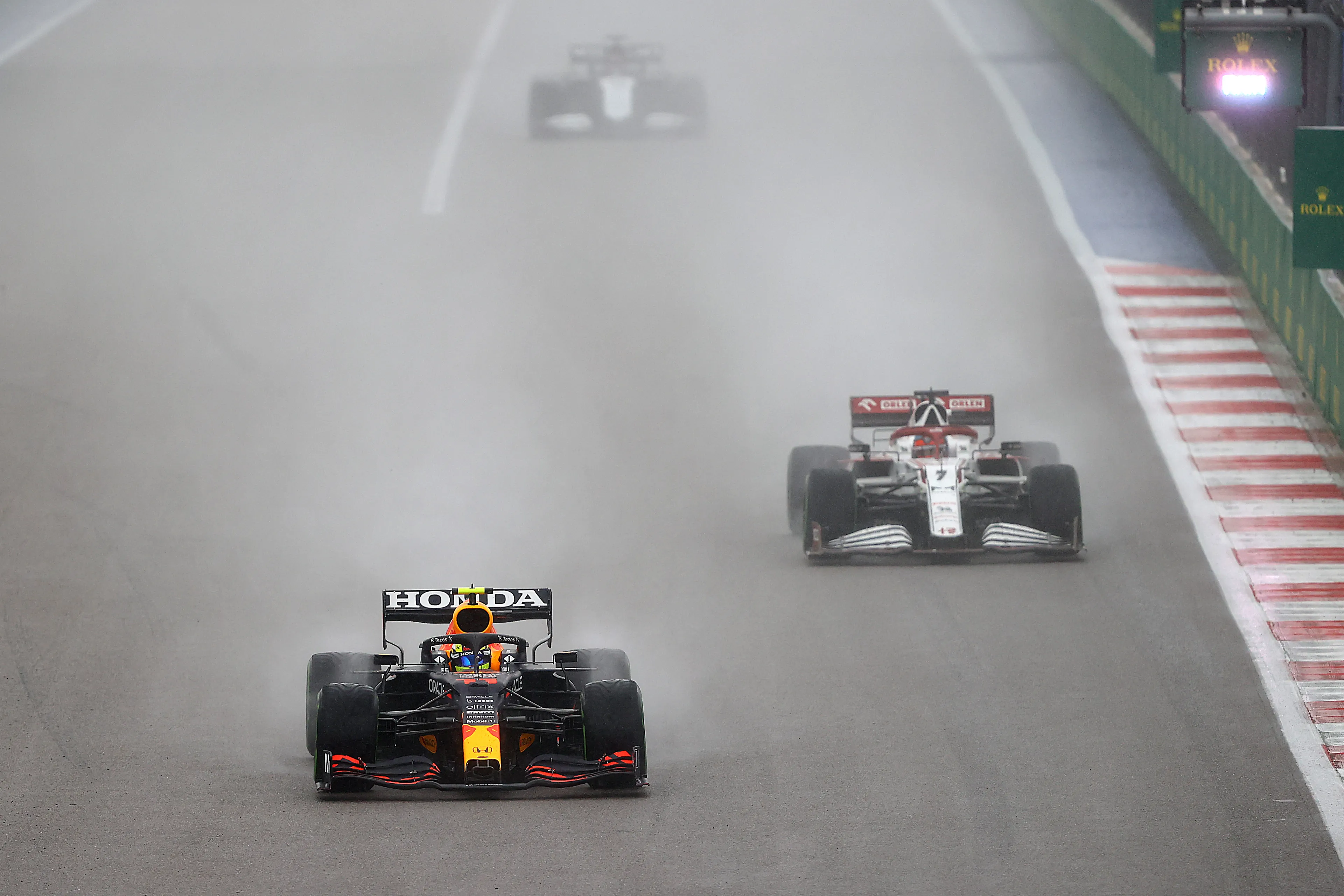 Dit zijn de winnaars en verliezers van de regenbui tijdens de GP van Rusland