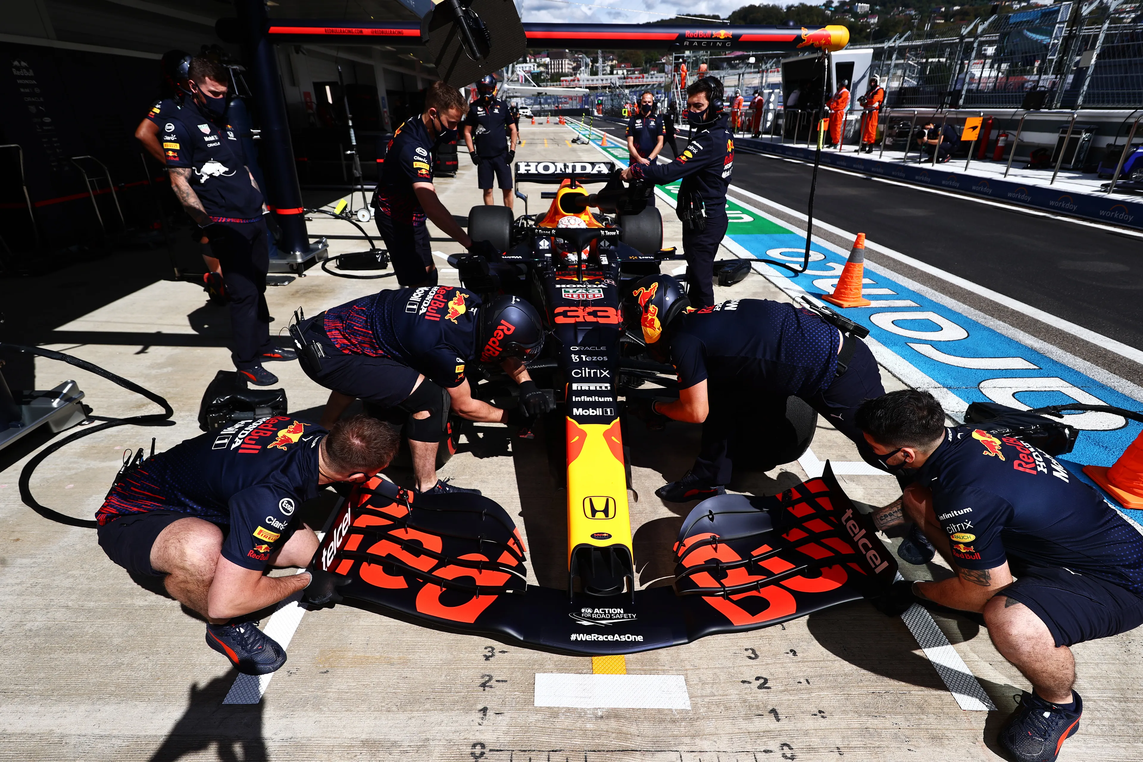 Boordradio's VT1 | Ontevreden Verstappen: 'De oplaadmodus is verschrikkelijk'