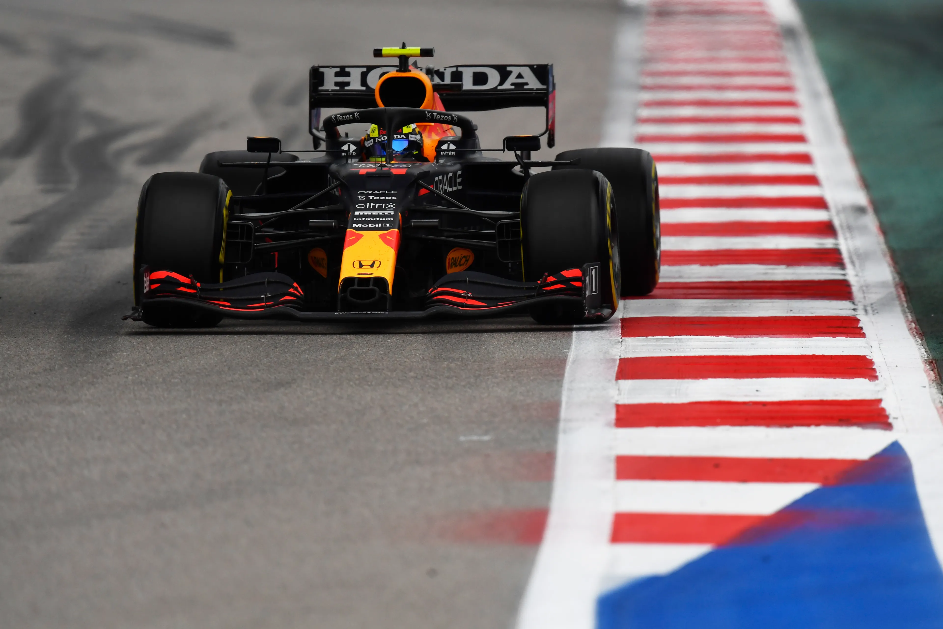 'Red Bull keek tijdens testdag Albon in Turkije naar ophanging en aerodynamica'