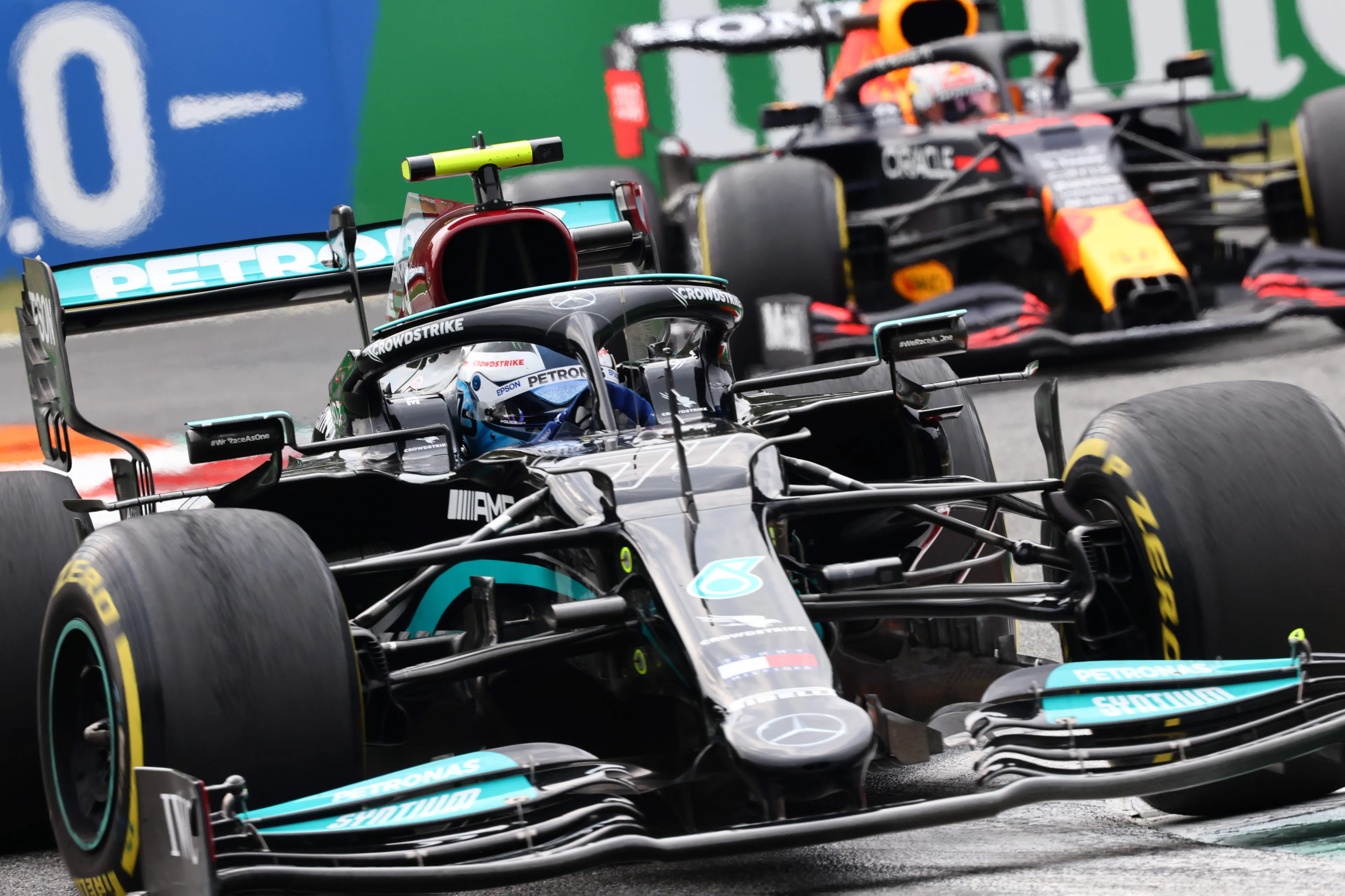 Verstappen profiteert van slechte start Hamilton en pakt pole voor Grand Prix Italië