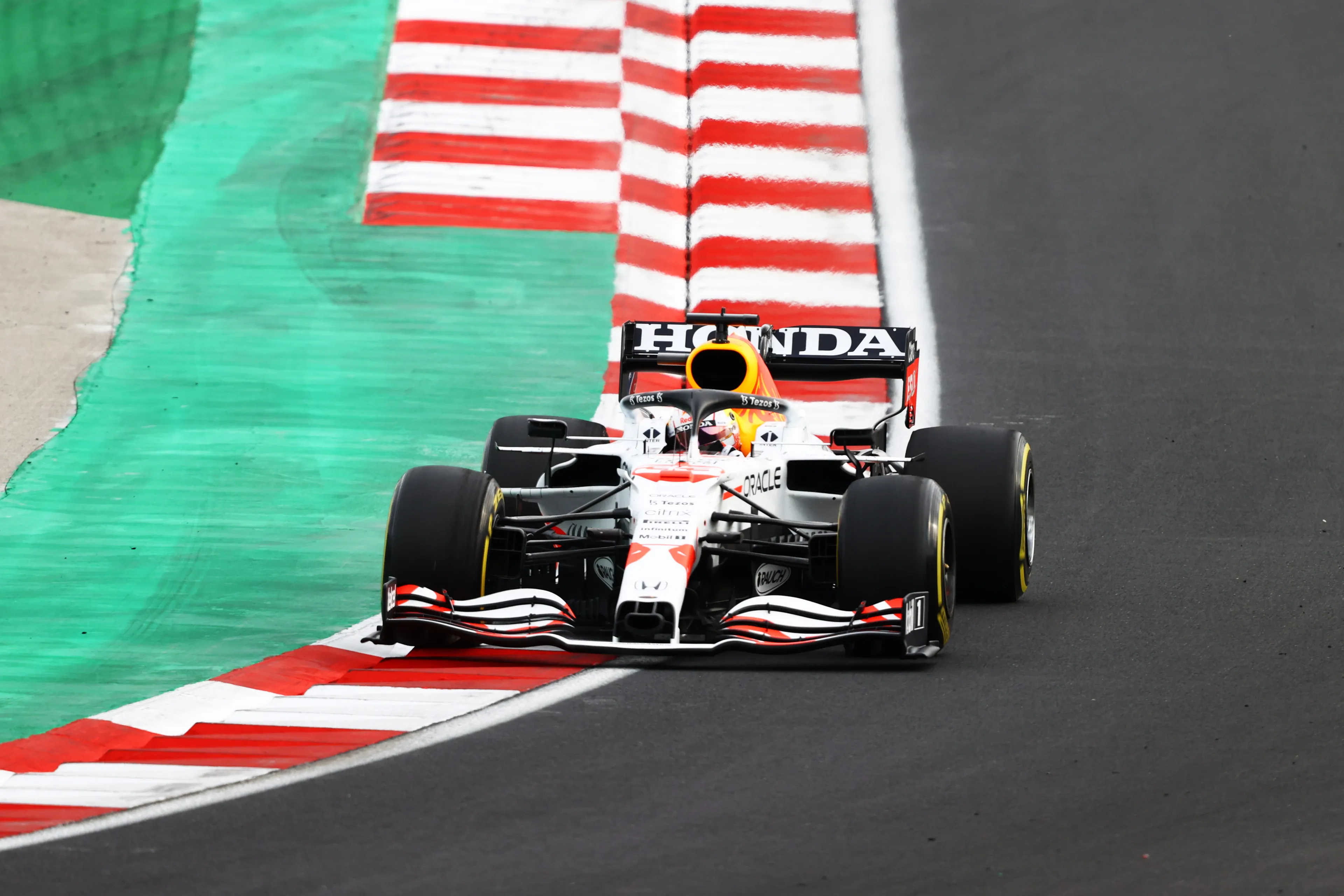 Marko ten einde raad: 'Zelfs als we dat meerekenen zijn we langzamer dan Mercedes'