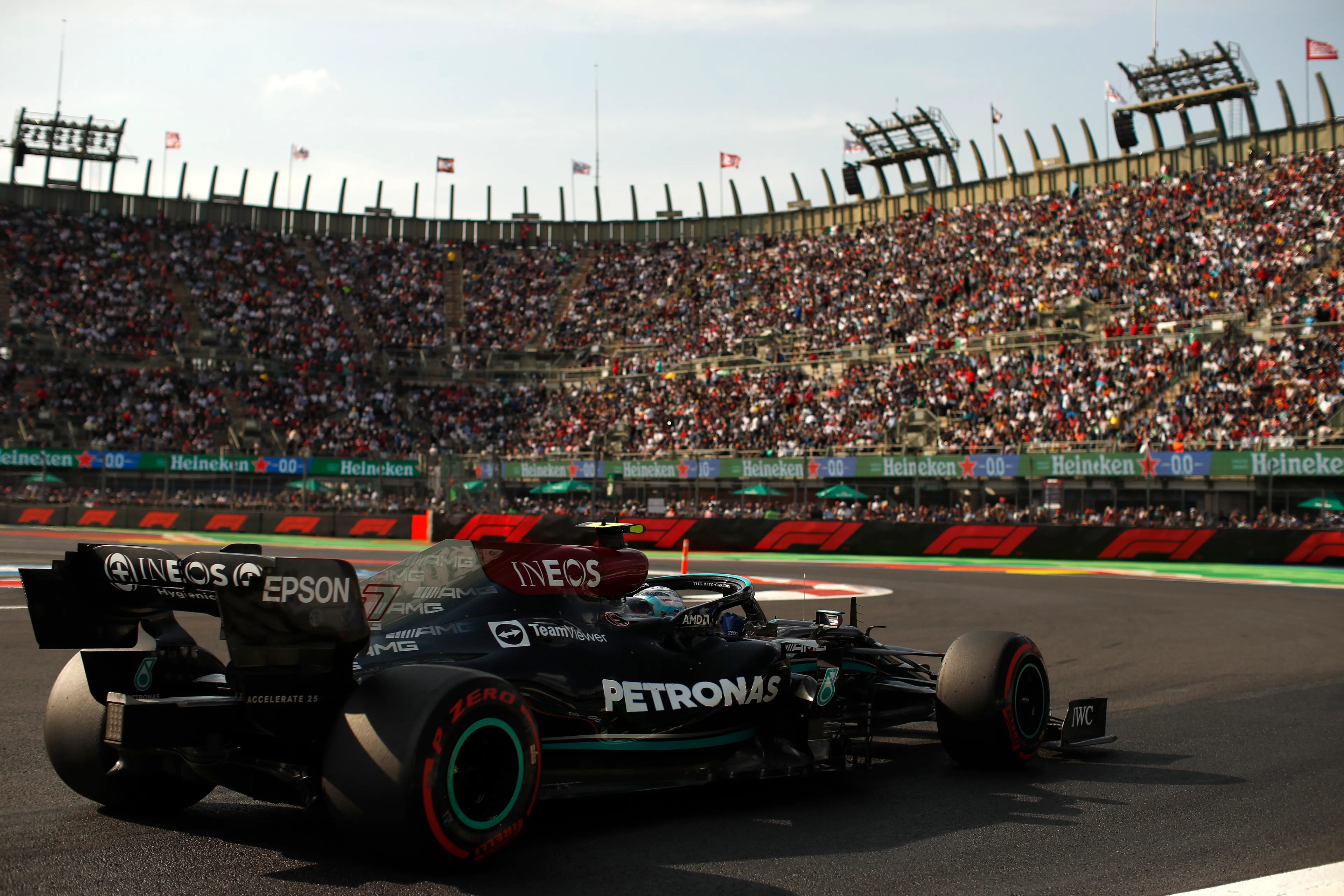 Longrun analyse | Onzekerheid bij Red Bull en Mercedes door vuil circuit en ongebruikte sets