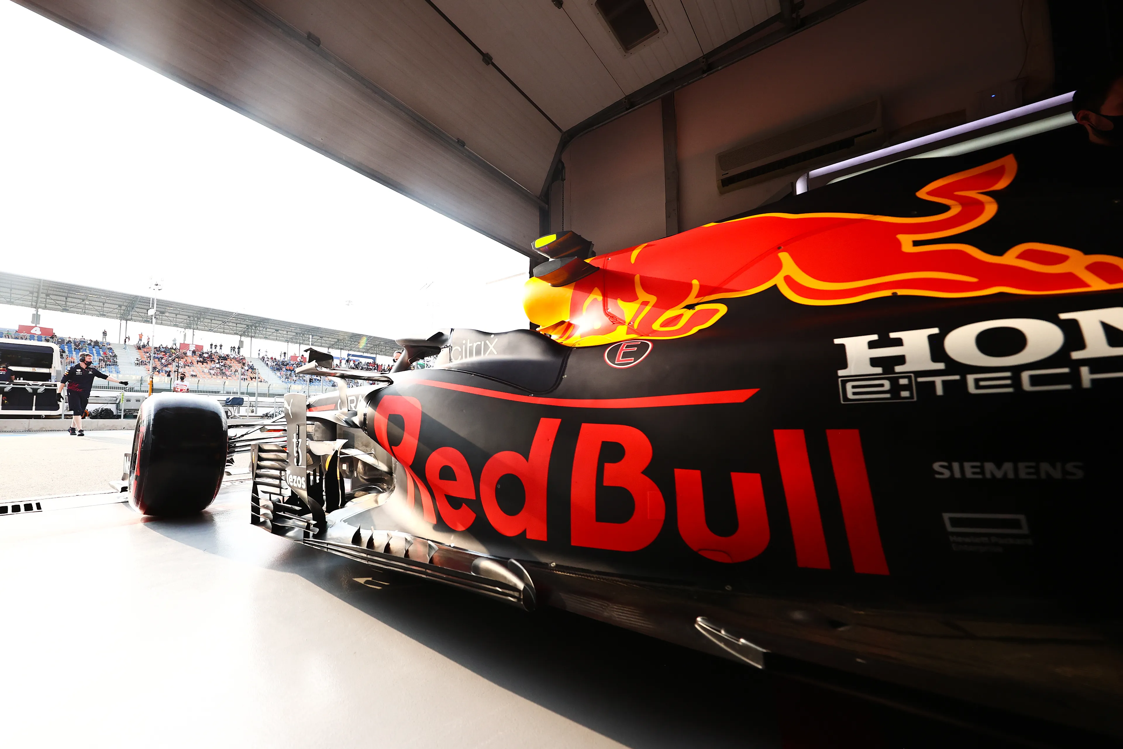 rb16b red bull garage qatar
