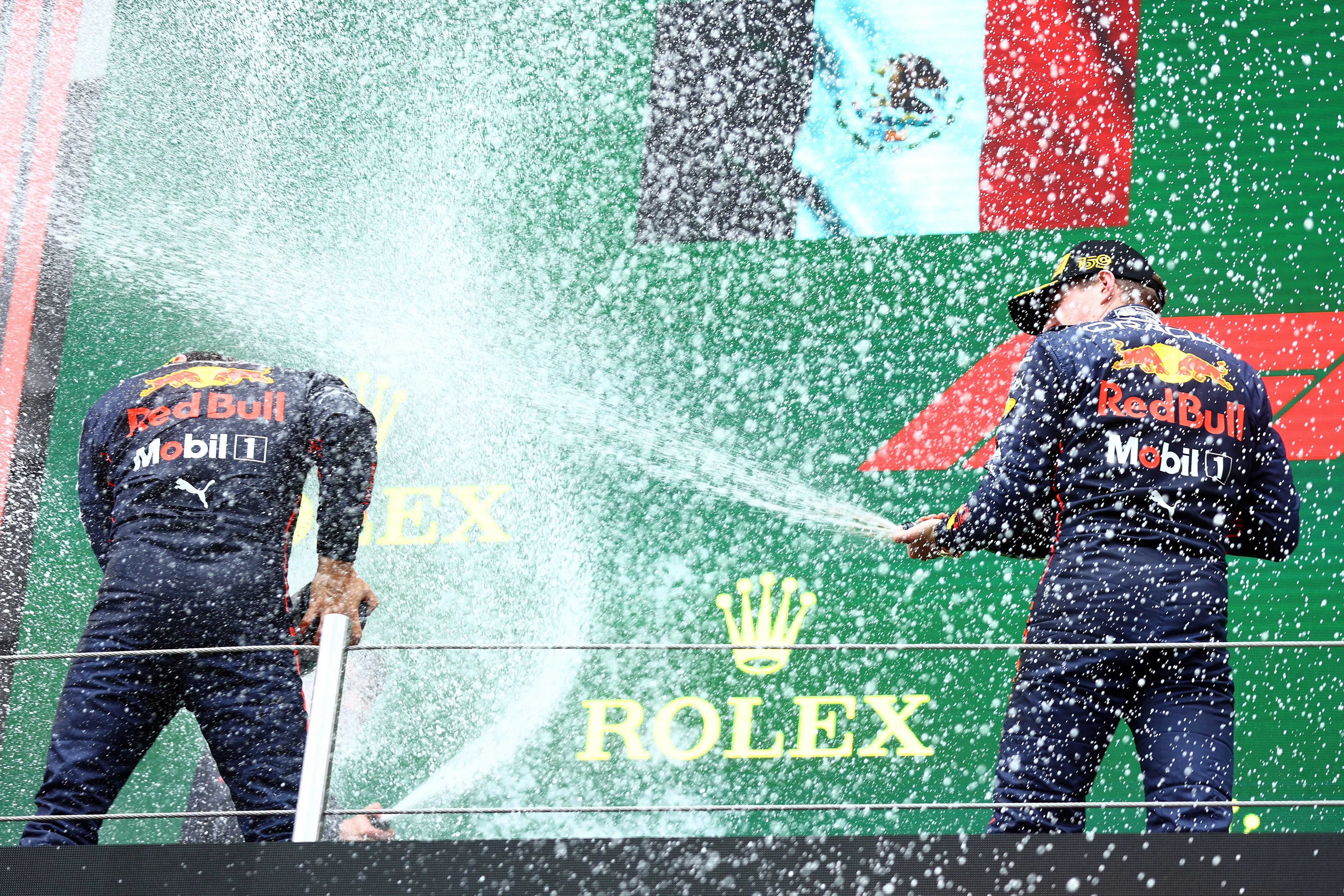 Cijfers internationale media: Tweemaal een 10 voor 'waardig kampioen' Verstappen