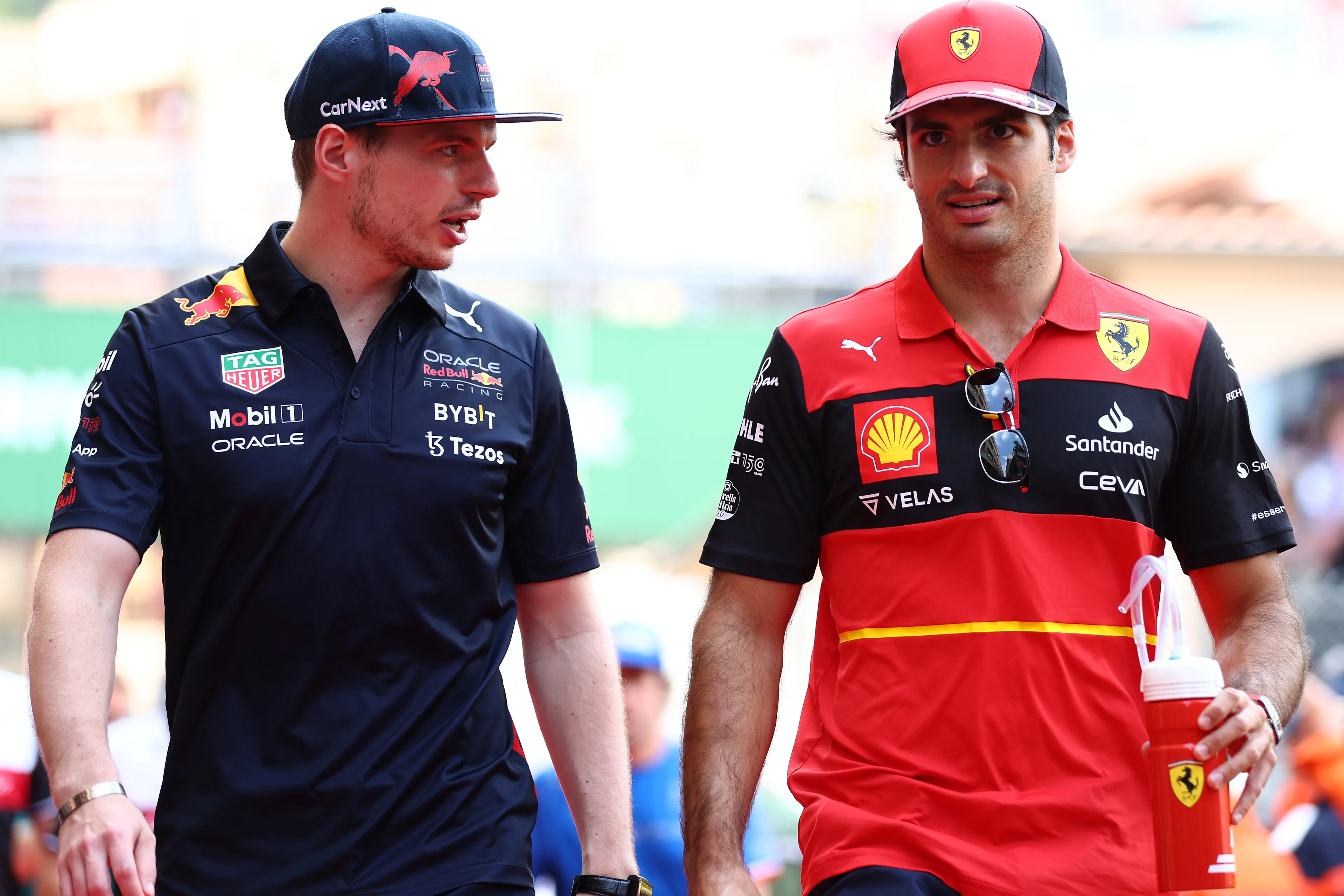 Marko verklaart overstap Verstappen: 'Sainz had de pech dat Max zijn teamgenoot was'