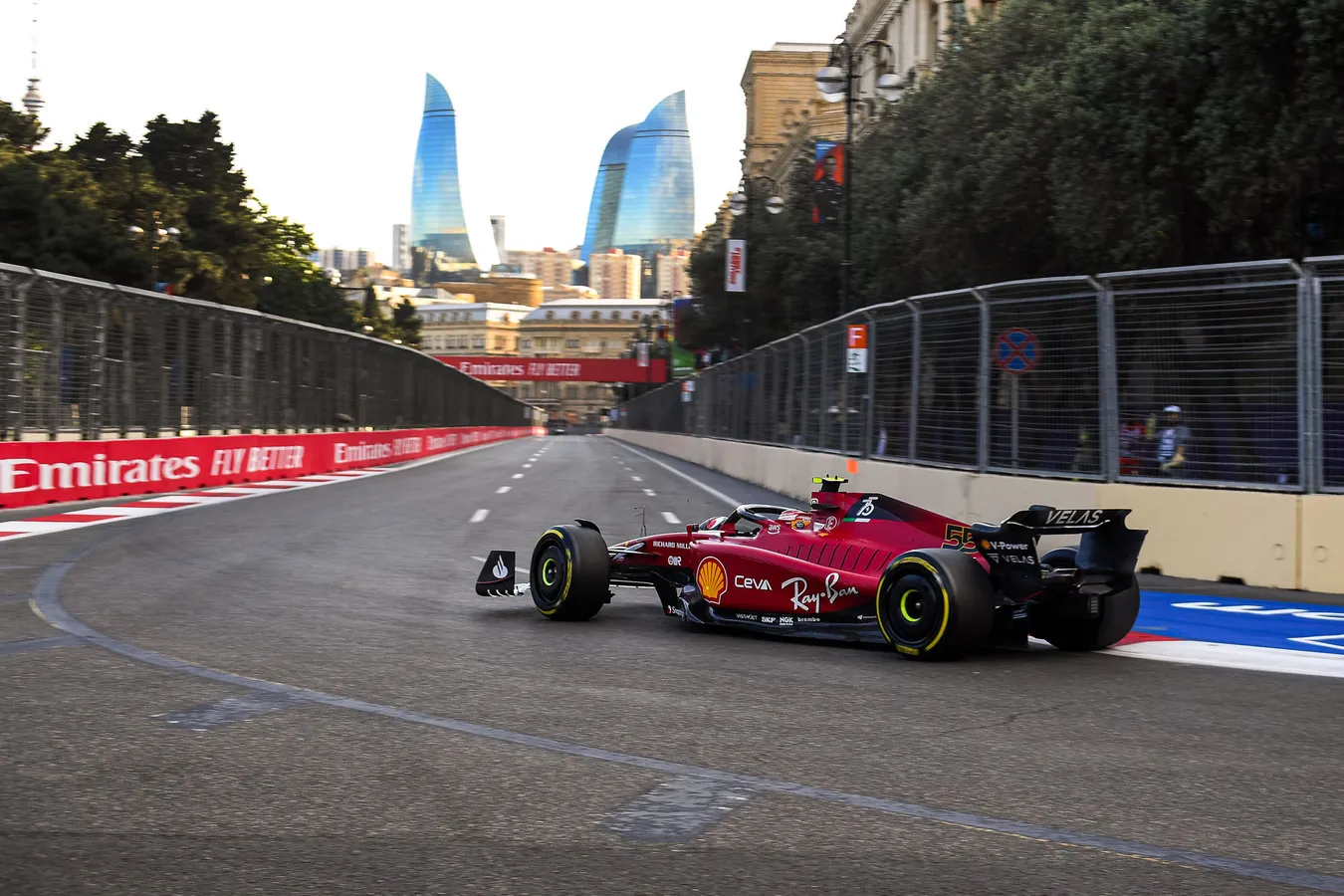 Verslag kwalificatie Baku | IJzersterke Leclerc pakt poleposition, Pérez verschalkt Verstappen
