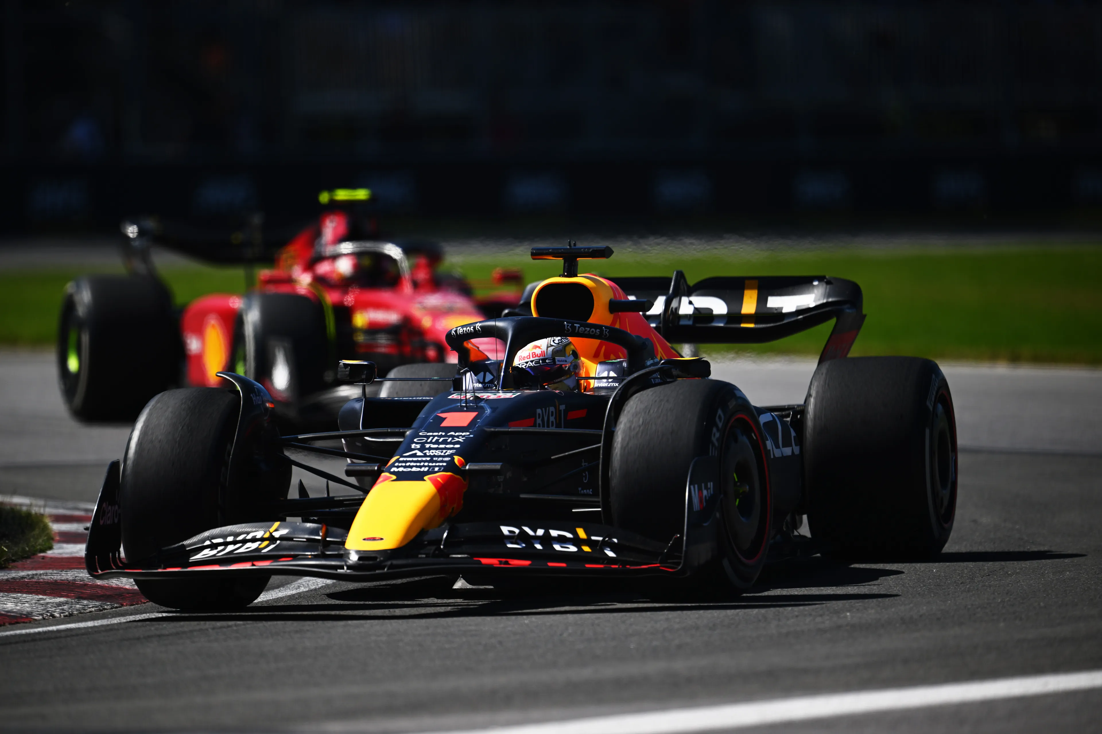 Hughes over Canada: 'Meesterlijke Verstappen troeft Sainz af'