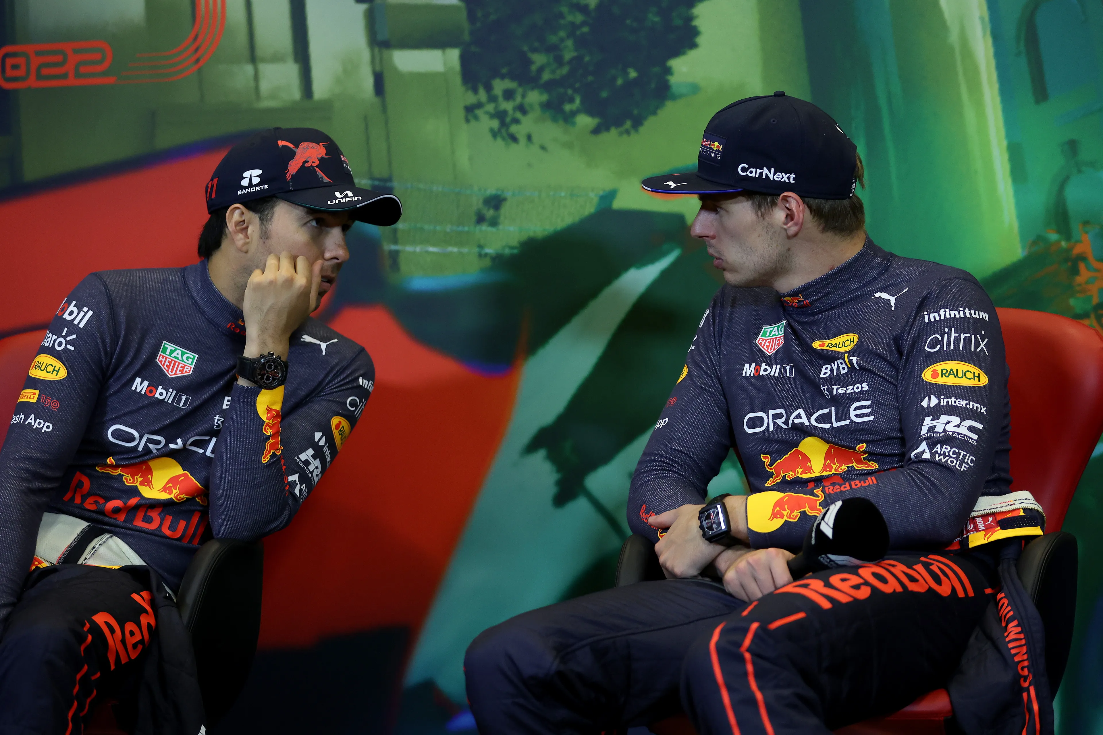 Pérez stoort zich niet aan teamorder voor Verstappen: 'Hij was hier sneller'