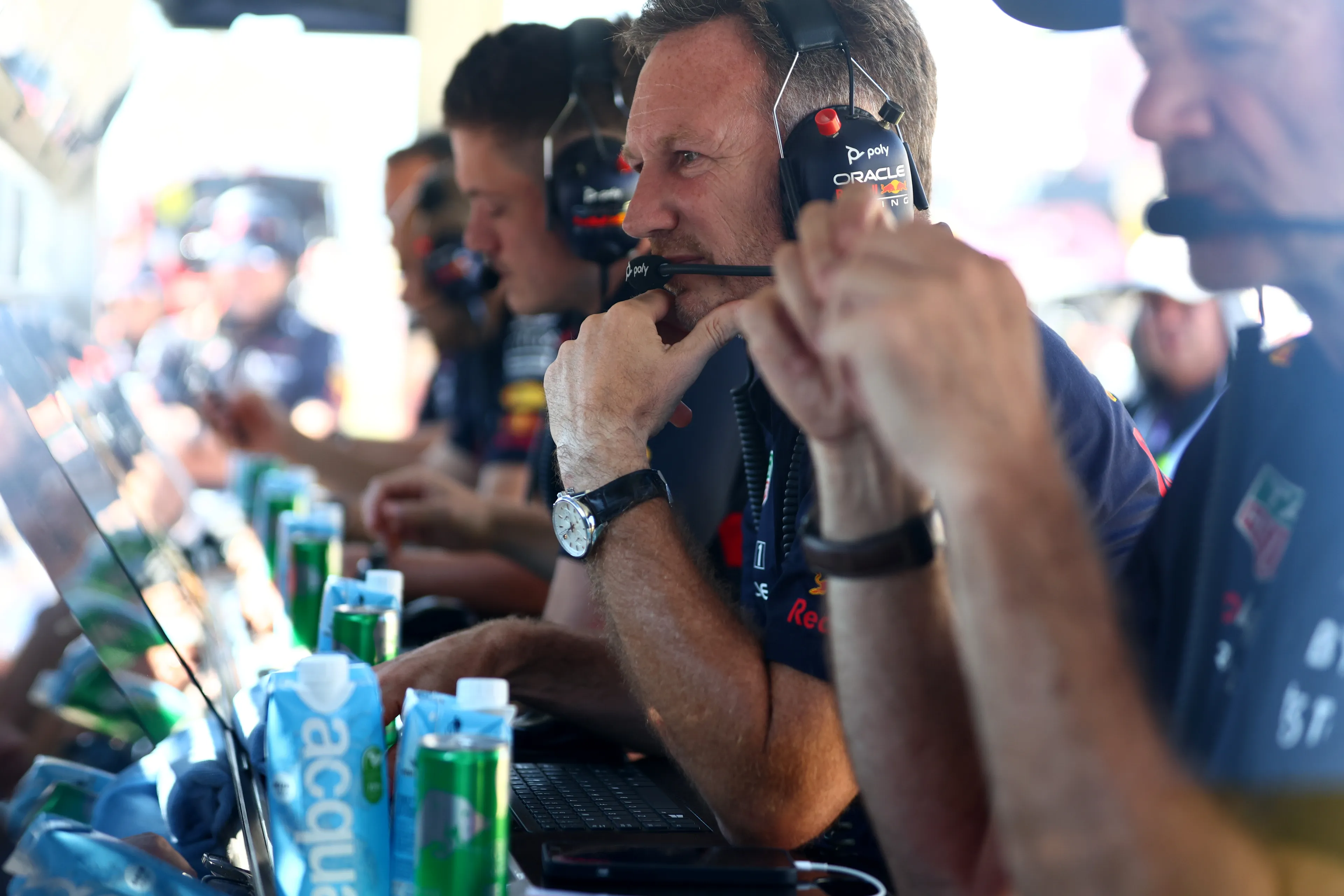 Horner: 'Verstappen was Leclerc na de helft van zijn out-lap al zo goed als voorbij'