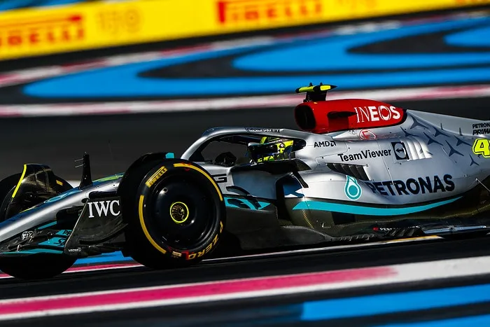 Mercedes-coureurs geschokt door achterstand: 'Dacht aan twee of drie tienden'