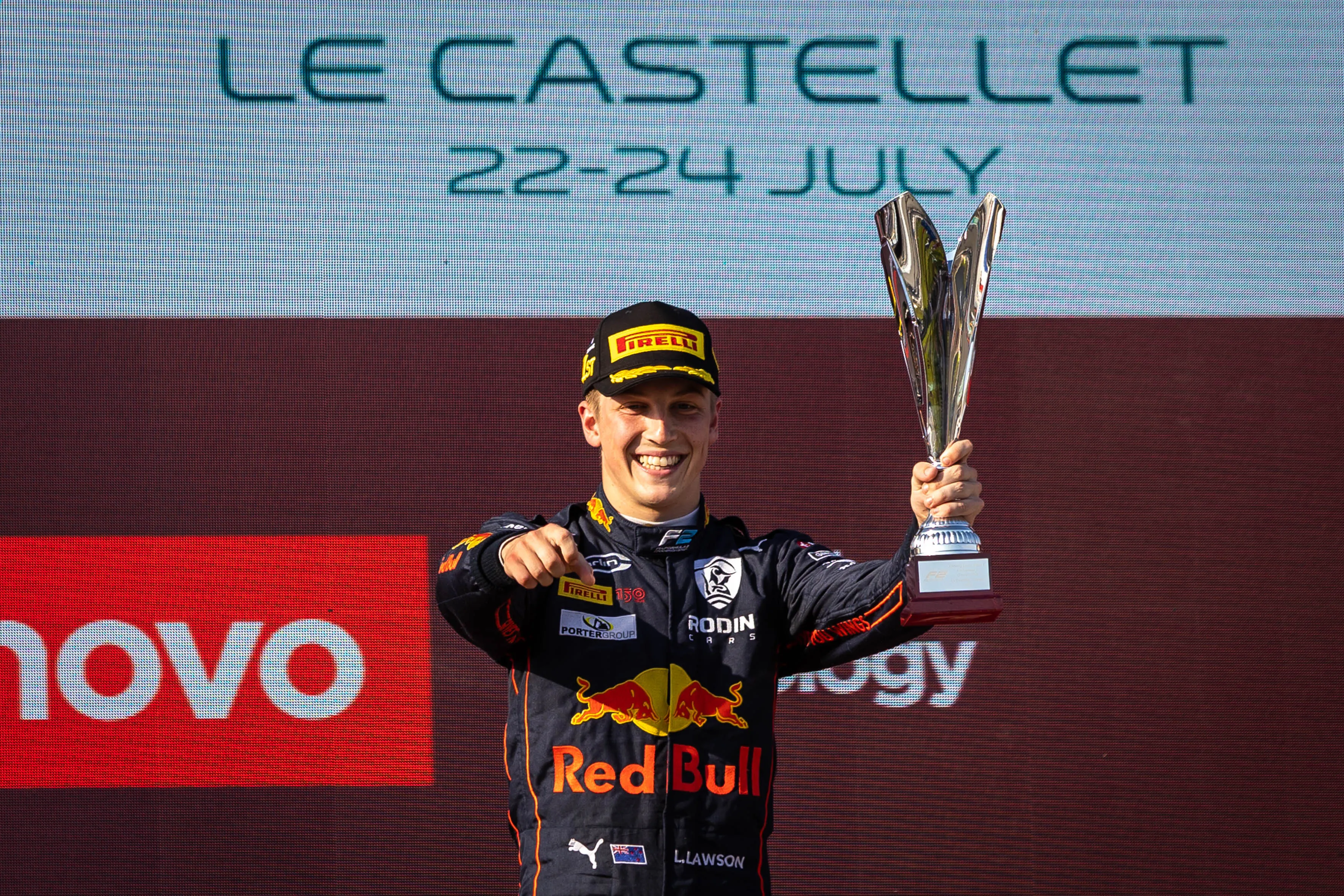 Lawson ontglipte bijna historische debuutzege Super Formula: 'Het was echt stressvol'